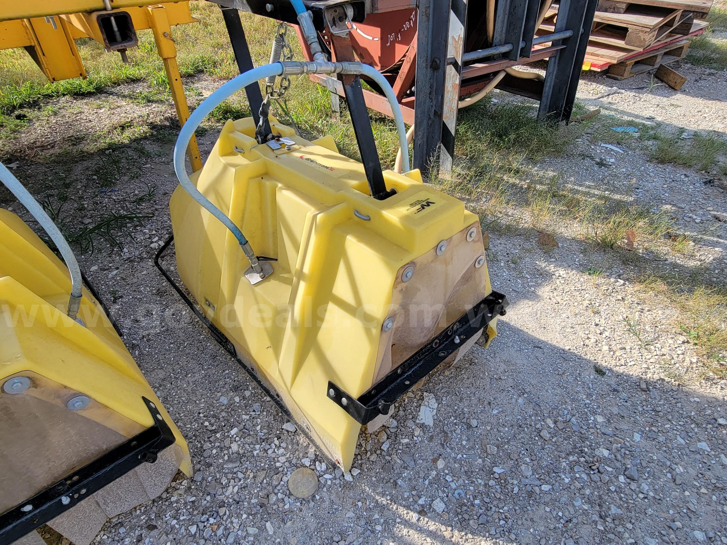 Farm use platform chemical sprayer system   Government Surplus Auction - Photo #5