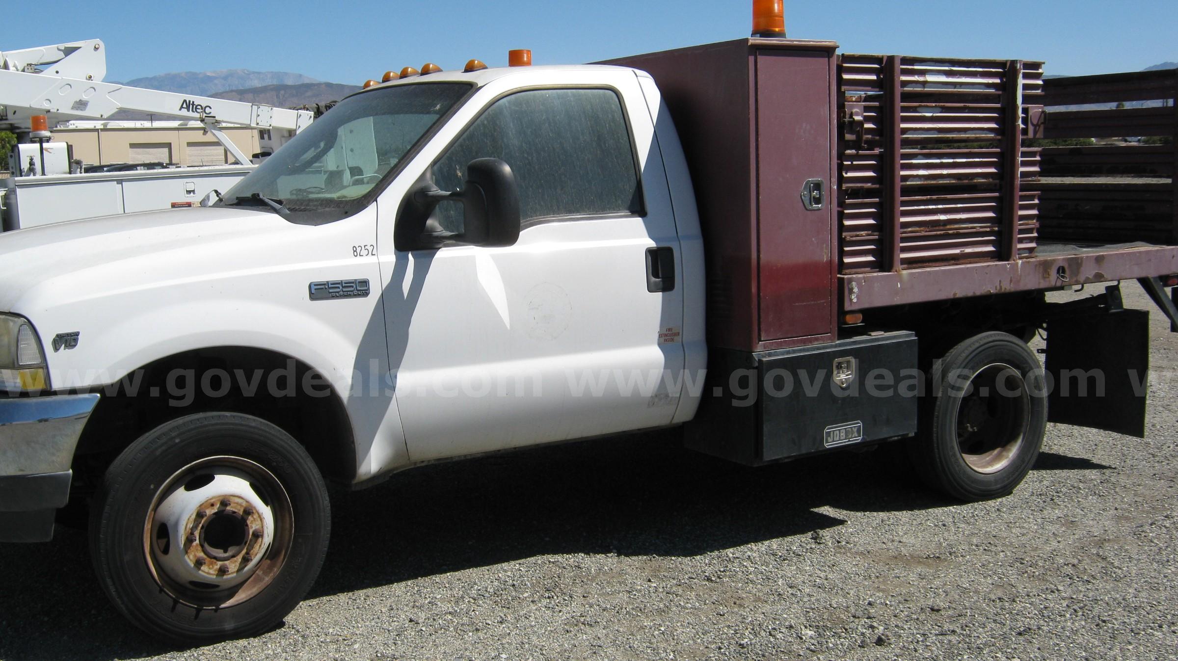 2003 Ford F-550 Ford F-550 Government Surplus Auction - Photo #2