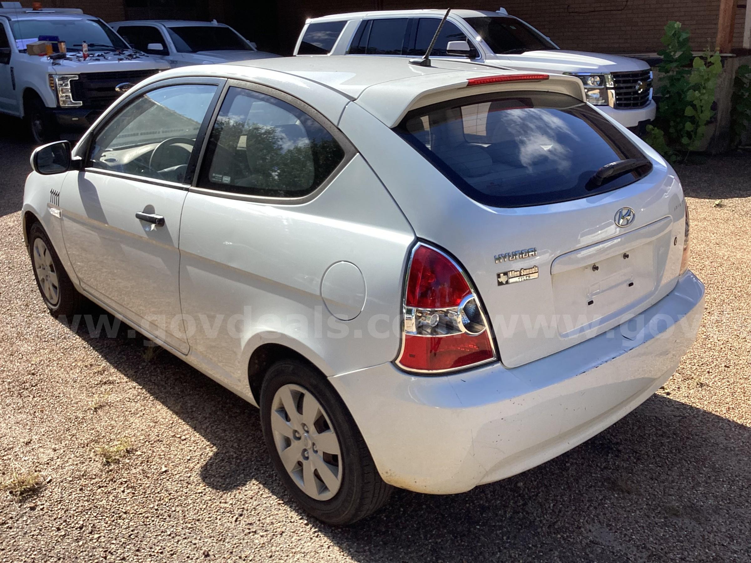2011 Hyundai Accent GS 3-Door Hyundai Accent Government Surplus Auction - Photo #2