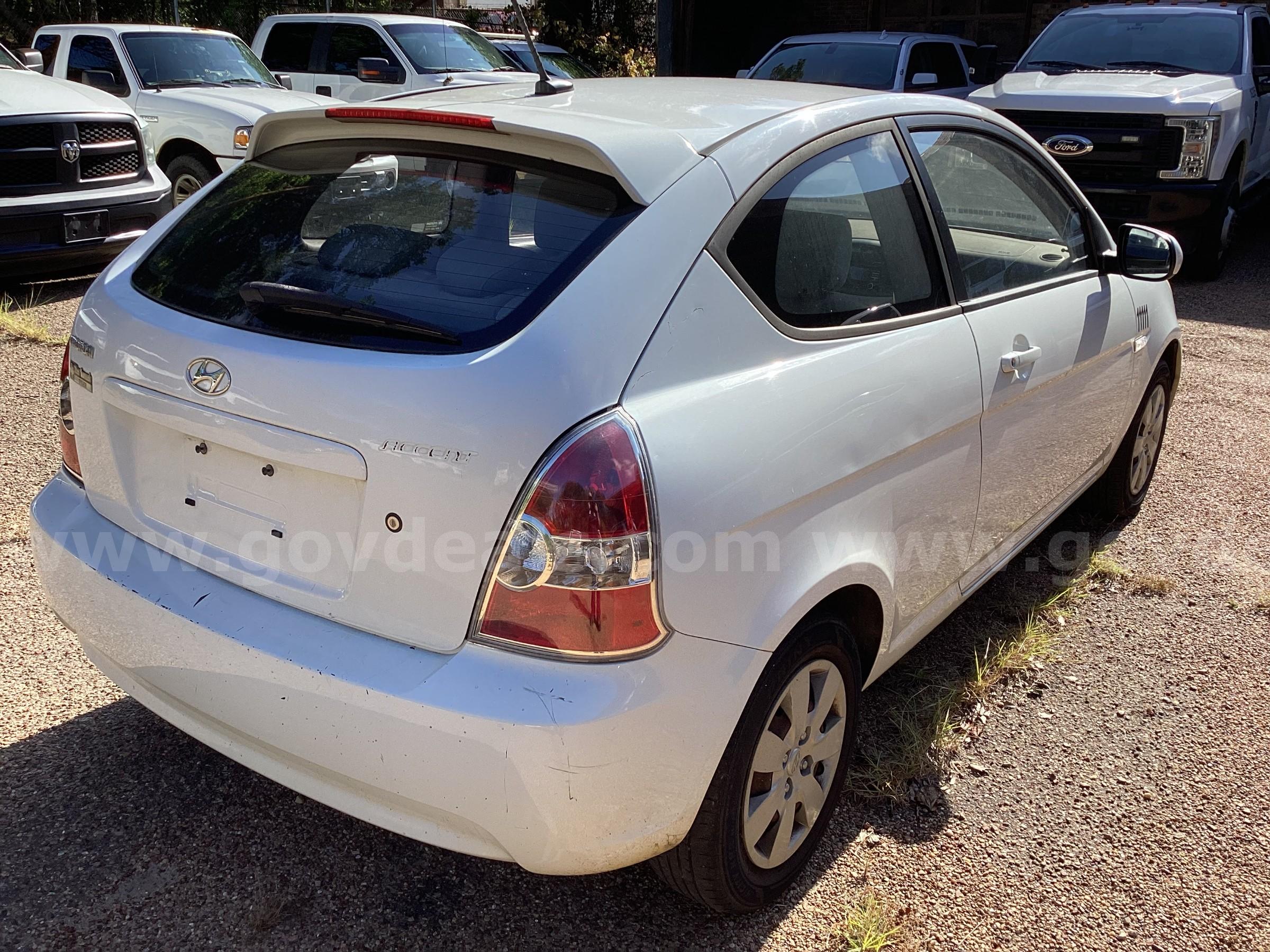 2011 Hyundai Accent GS 3-Door Hyundai Accent Government Surplus Auction - Photo #3