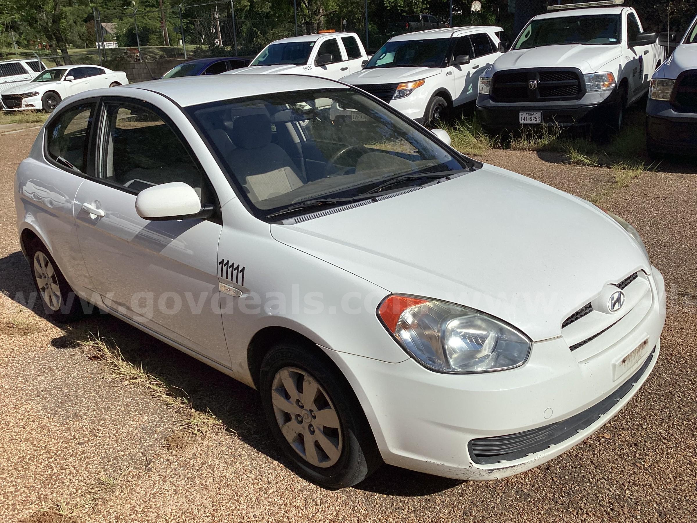 2011 Hyundai Accent GS 3-Door Hyundai Accent Government Surplus Auction - Photo #4