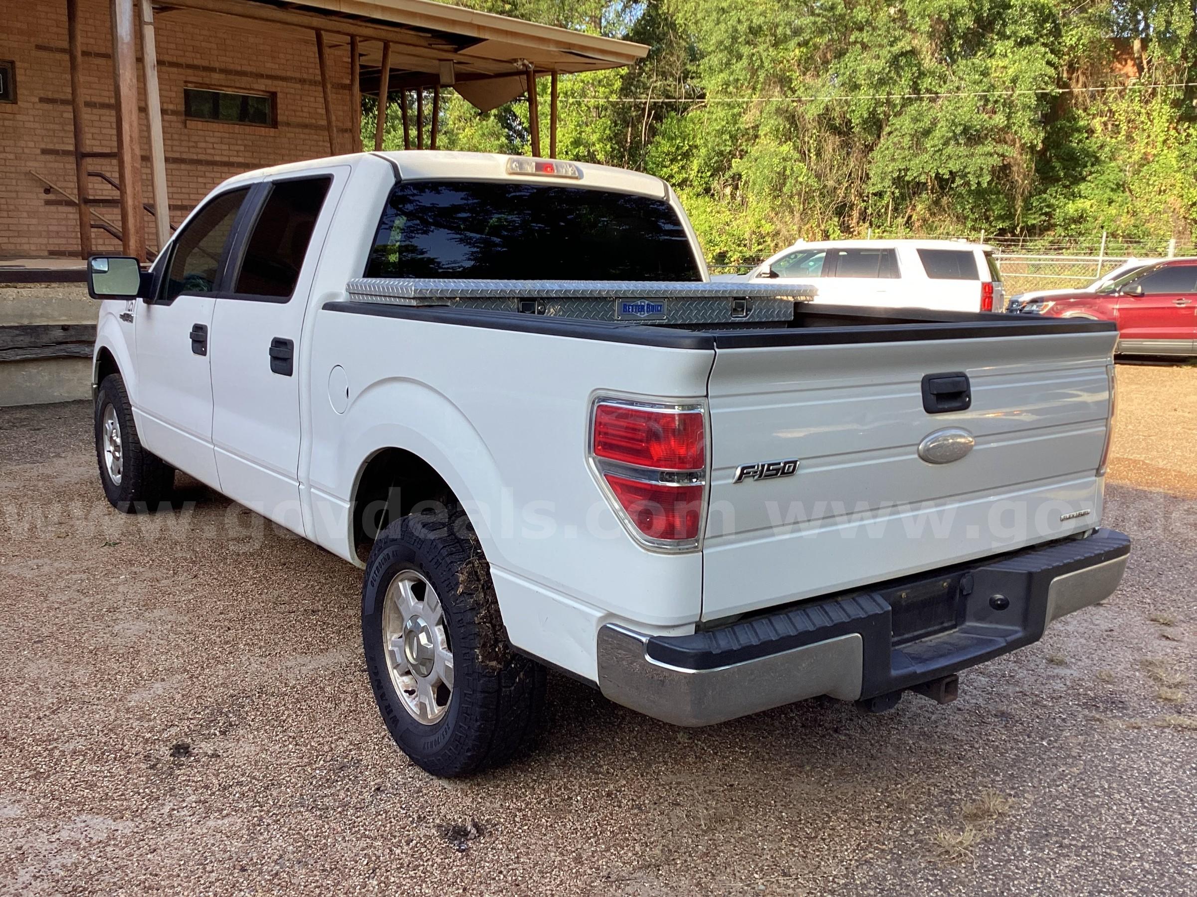 2011 Ford F-150 XLT SuperCrew 5.5-ft. Bed 4WD Ford F-150 Government Surplus Auction - Photo #2