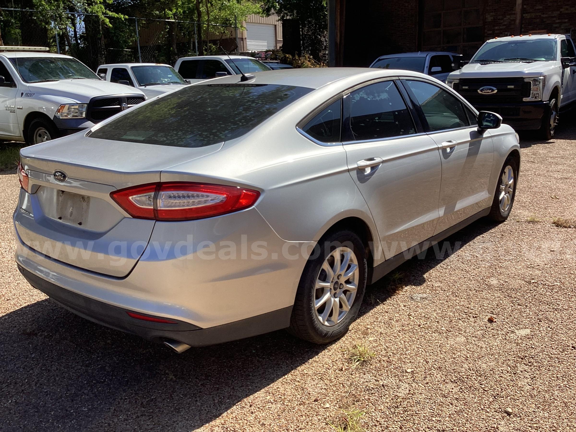 2015 Ford Fusion Ford Fusion Government Surplus Auction - Photo #3