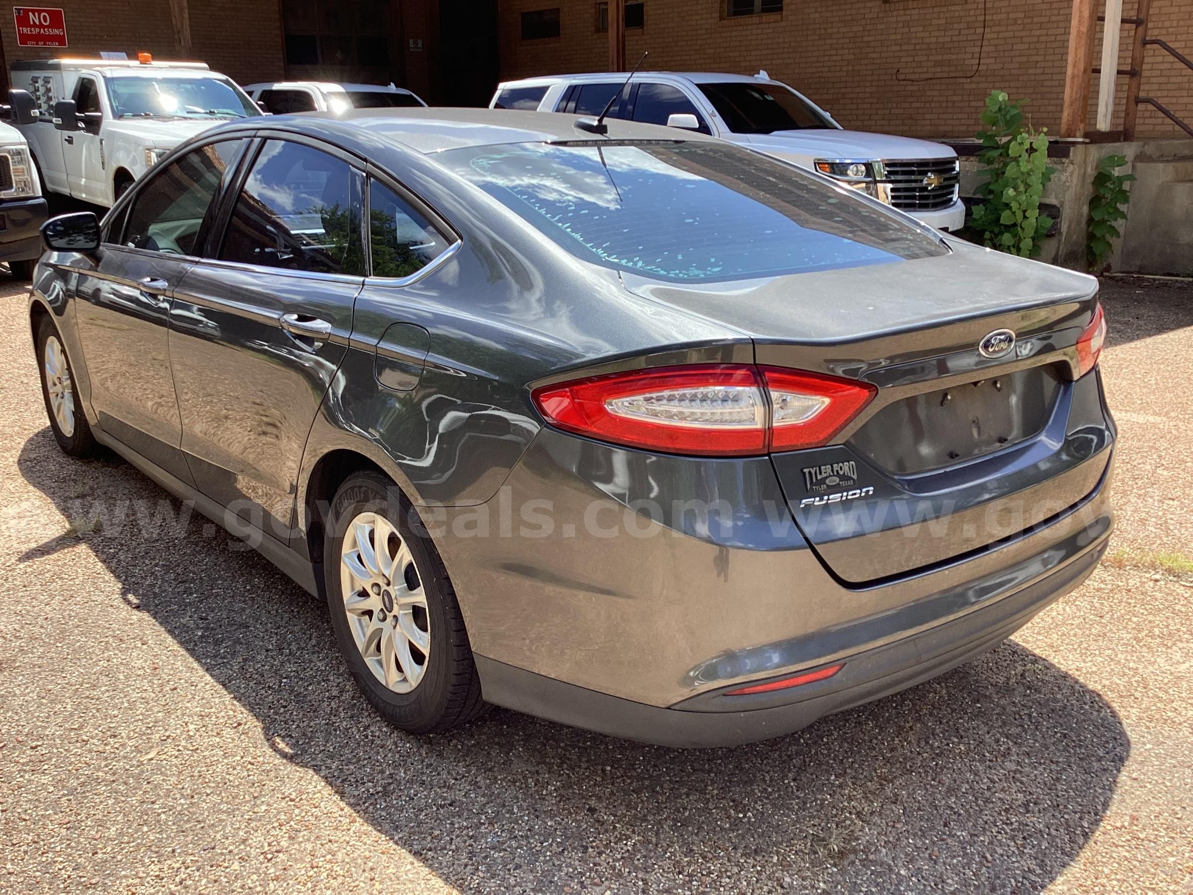 2016 Ford Fusion Ford Fusion Government Surplus Auction - Photo #2