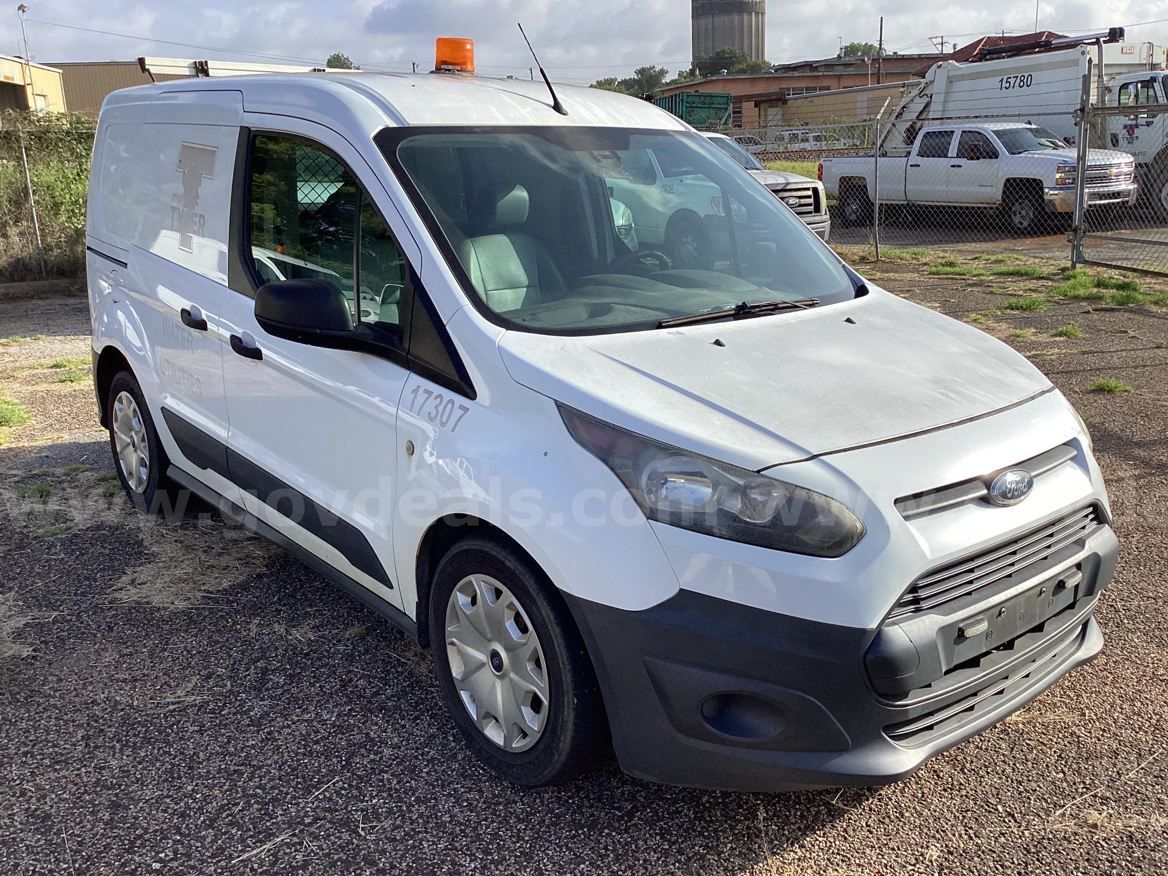2017 Ford Transit Connect Cargo Van XL SWB w/Rear 180 Degree Door Ford Transit Government Surplus Auction - Photo #4