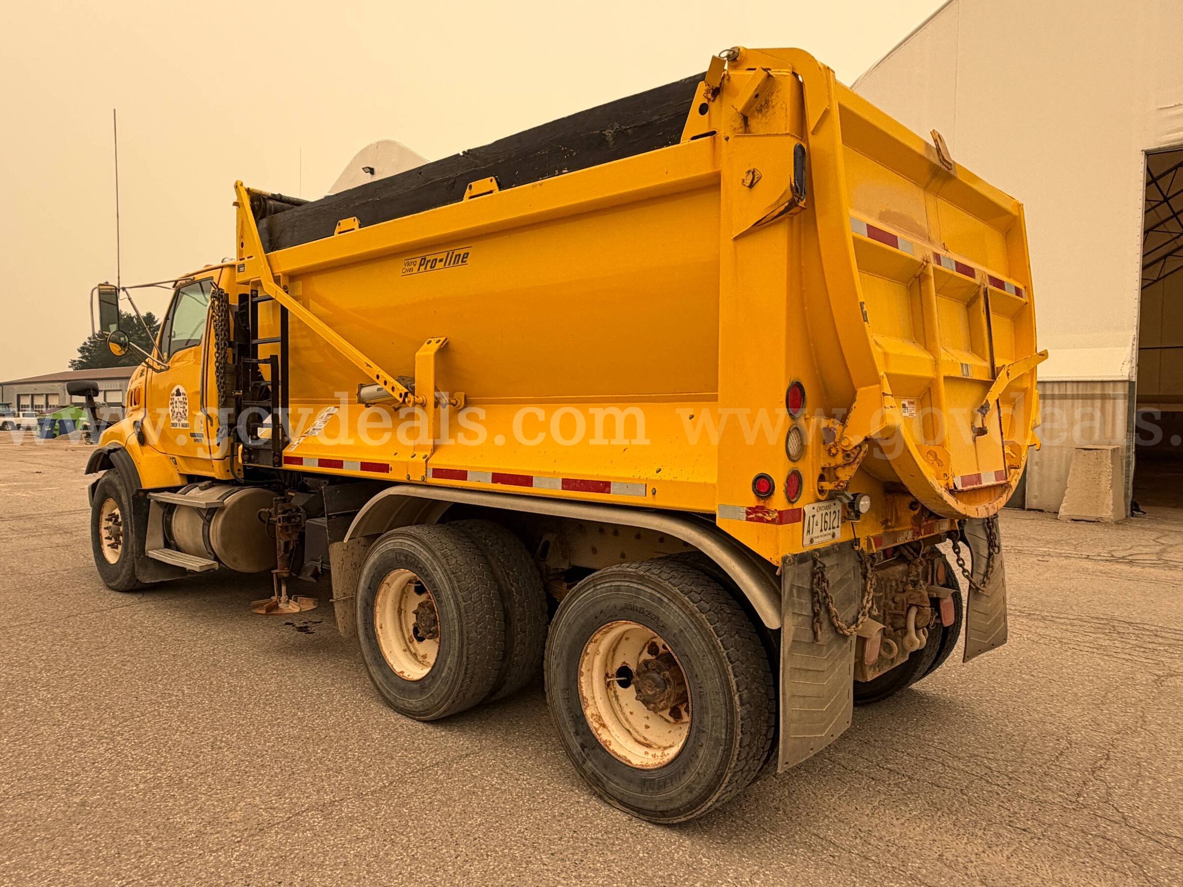 2008 Sterling LT9500 with Plow Sterling LT9500 Government Surplus Auction - Photo #5