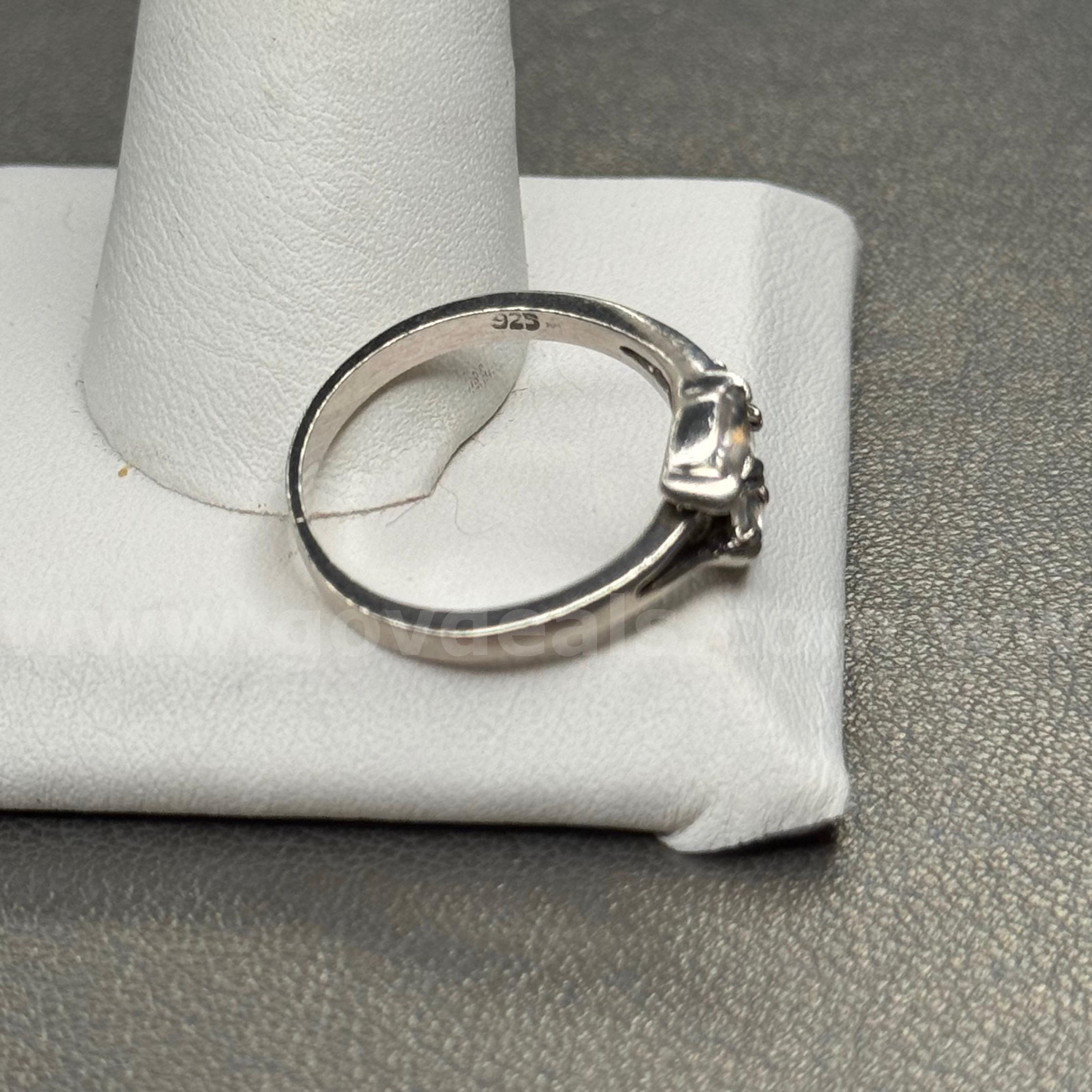 925 Silver Ring with White Stones  925 Government Surplus Auction - Photo #2