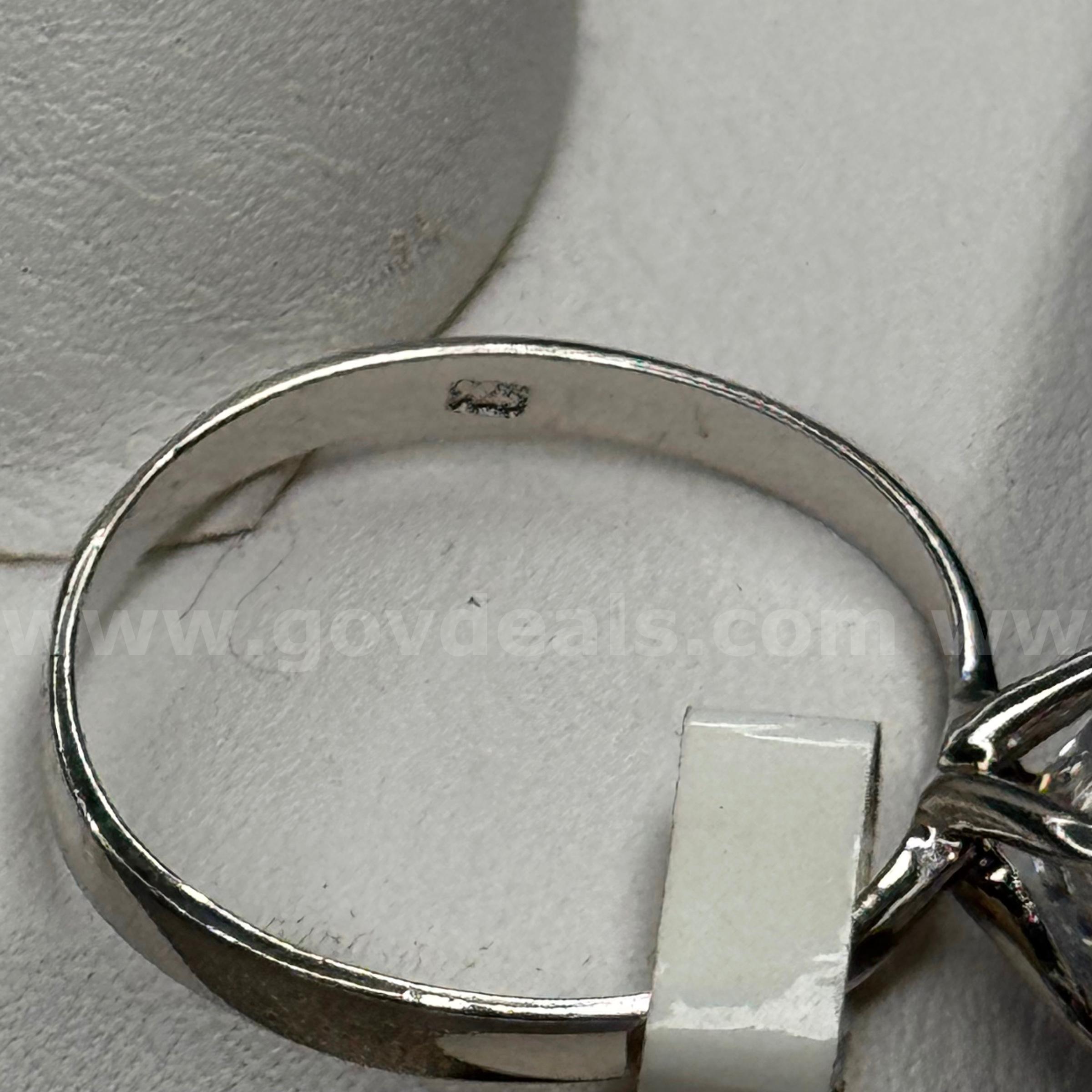 Silver 925 Ring with White Stone  925 Government Surplus Auction - Photo #2