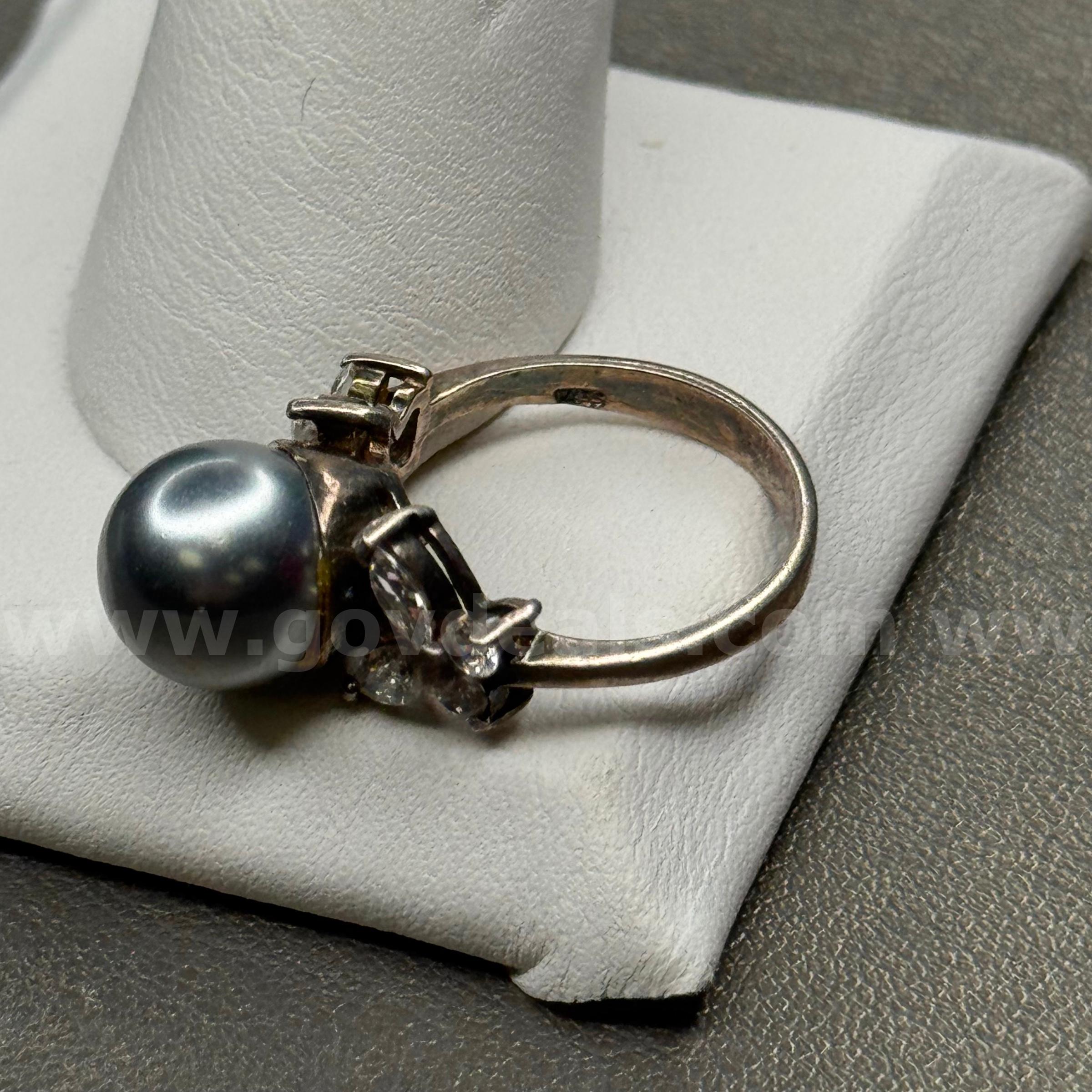 Silver 925 Ring with Grey and White Stones  925 Government Surplus Auction - Photo #2