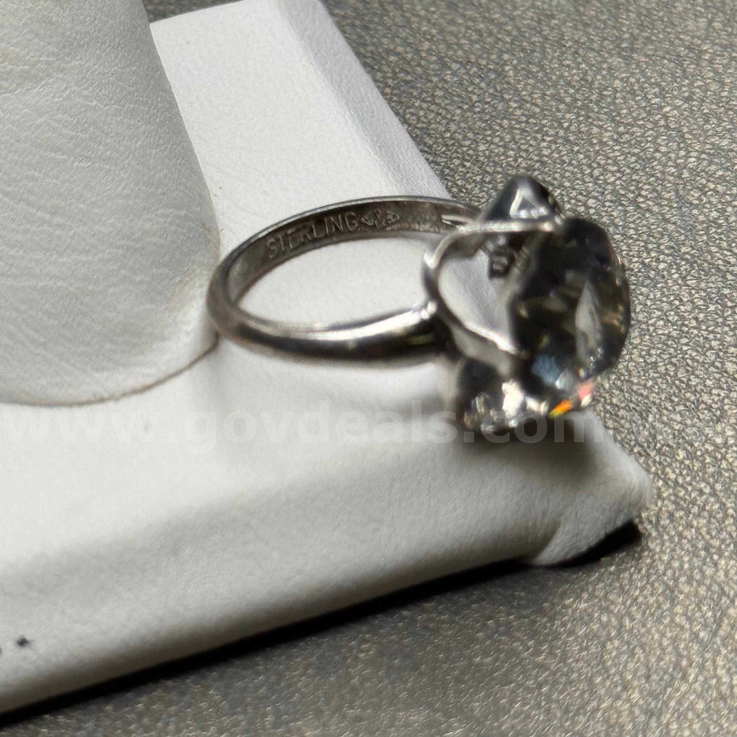 Silver 925 Ring with White Stone  925 Government Surplus Auction - Photo #2