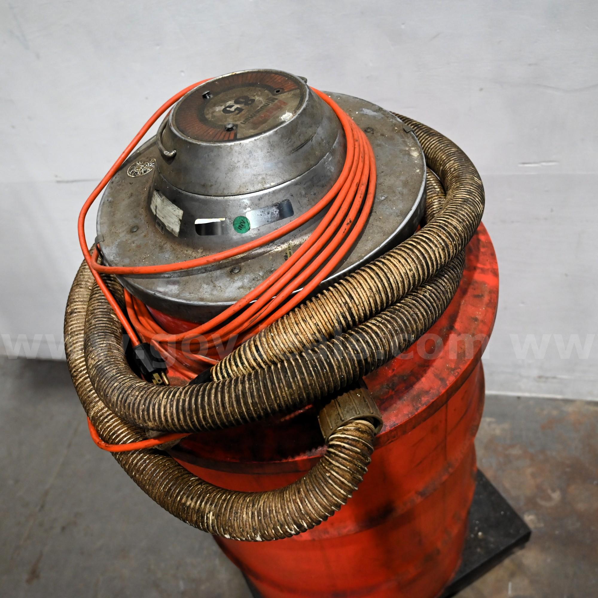 Hako Minuteman 390 Series 15-Gallon Wet/Dry Vacuum Hako Minuteman 390 Government Surplus Auction - Photo #2