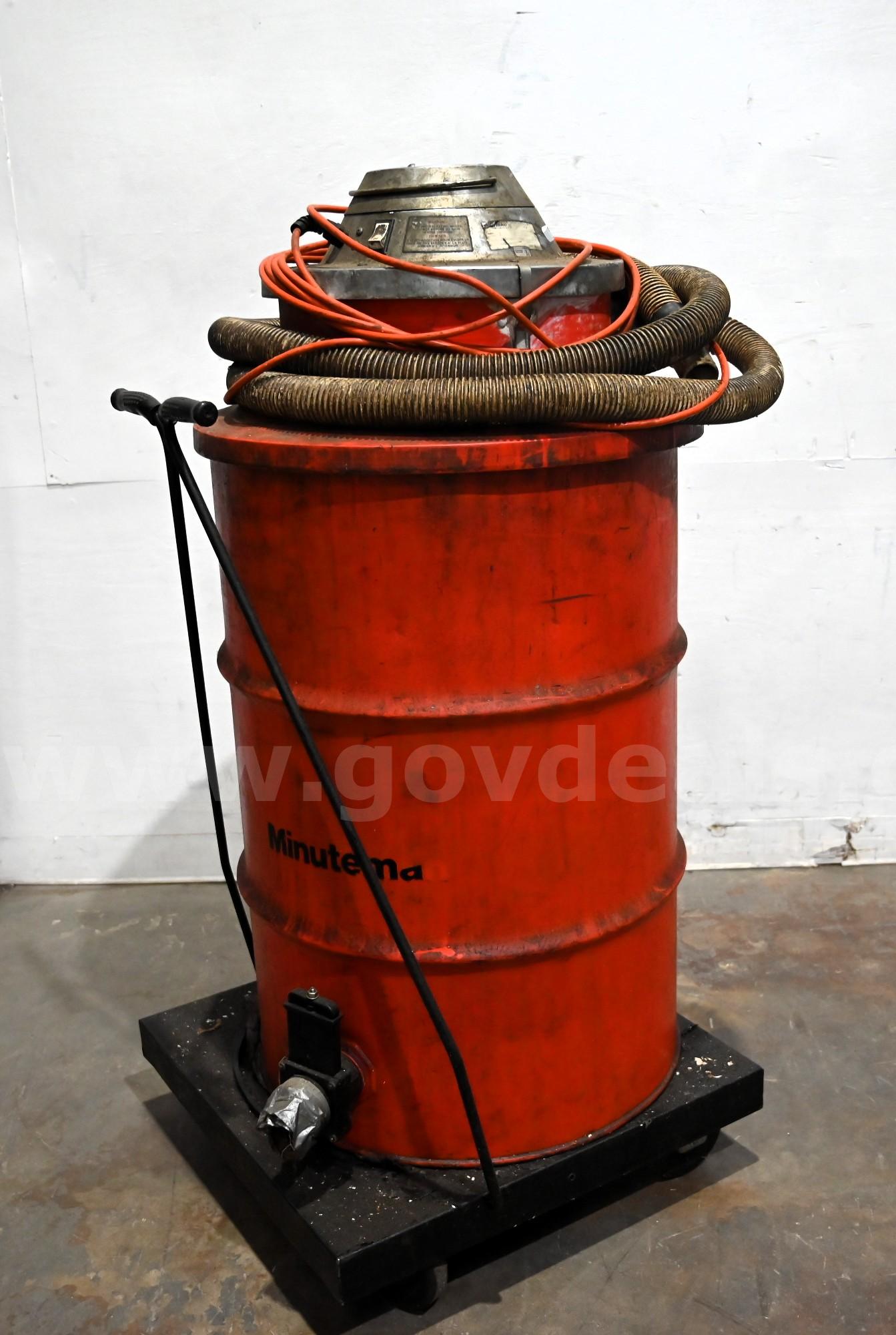 Hako Minuteman 390 Series 15-Gallon Wet/Dry Vacuum Hako Minuteman 390 Government Surplus Auction - Photo #4