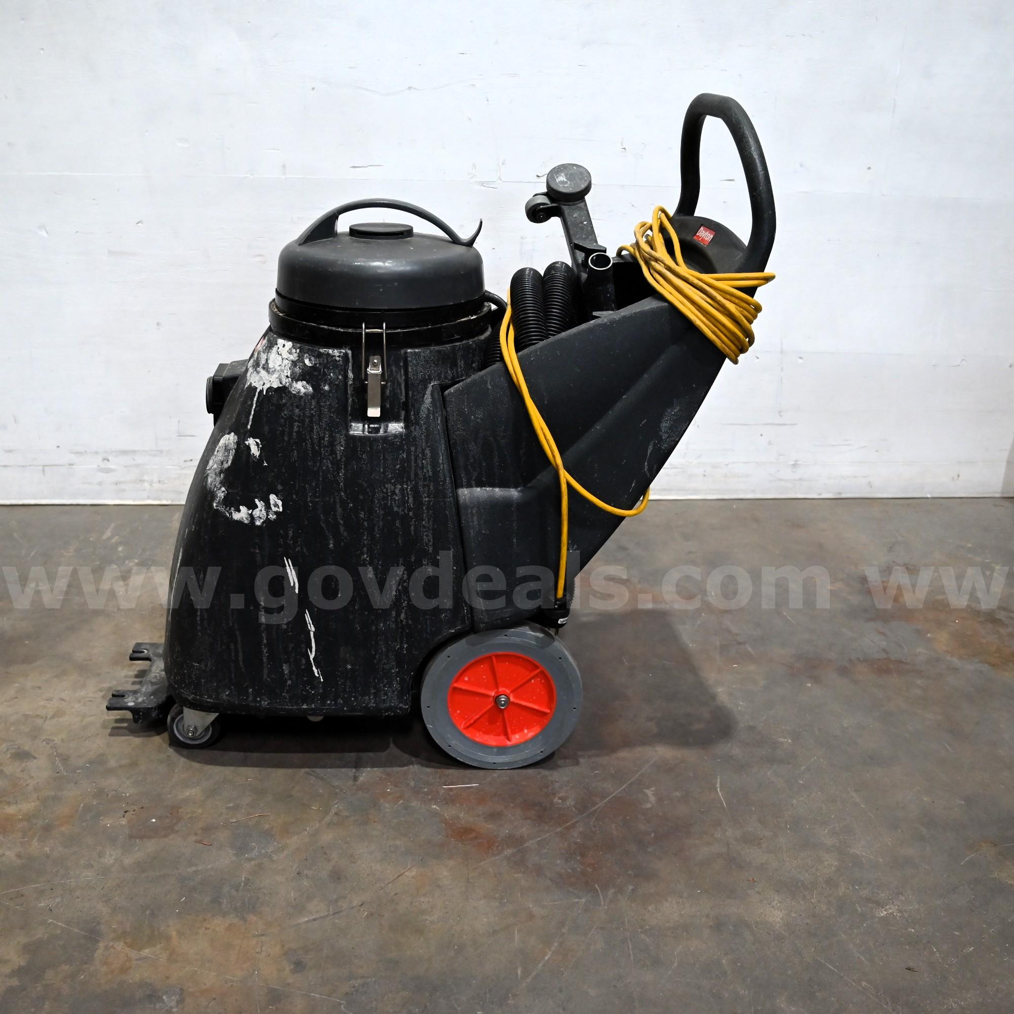 Global Industrial Wet/Dry Squeegee Vacuum Global Industrial 261750 Government Surplus Auction - Photo #3