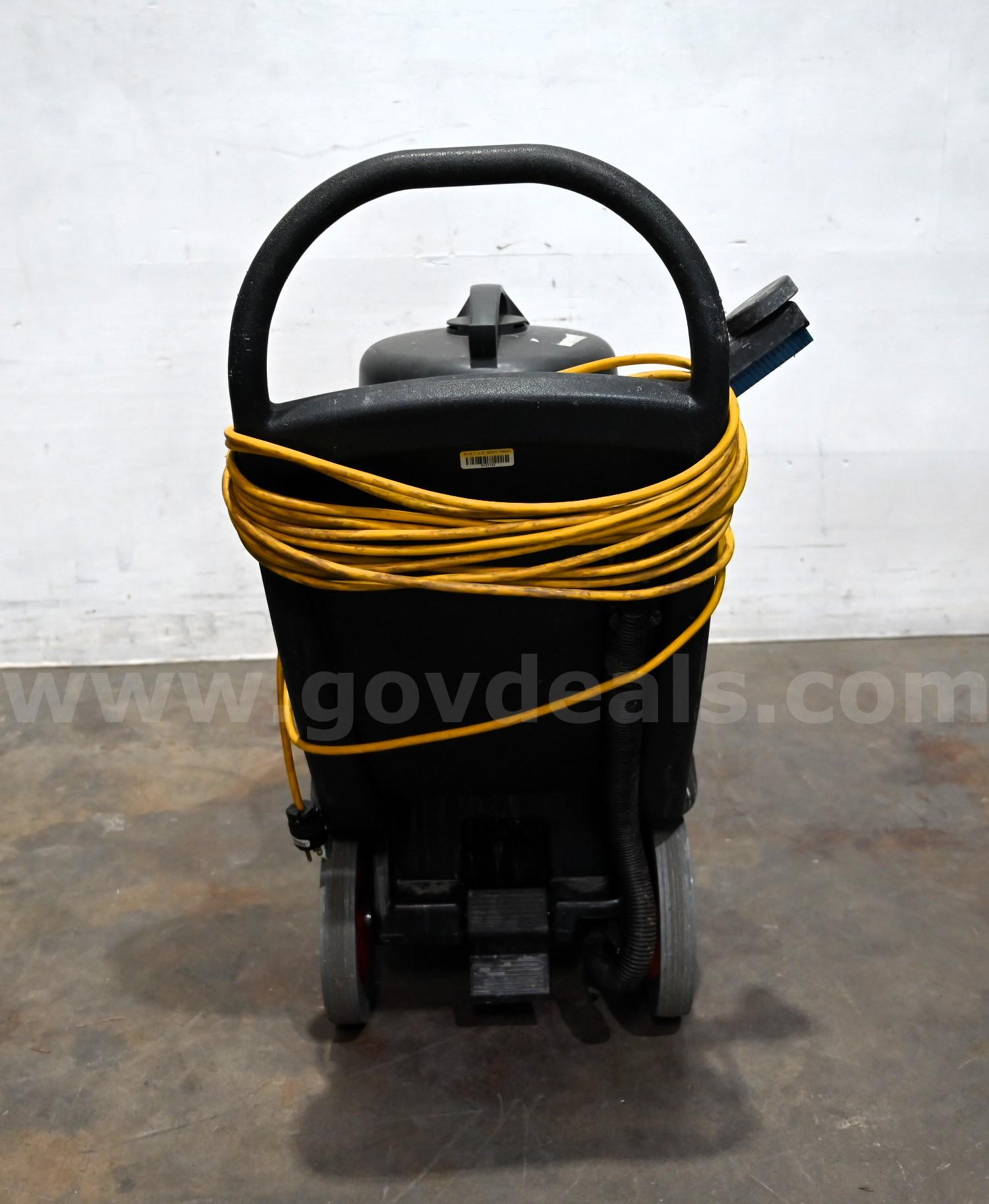 Global Industrial Wet/Dry Squeegee Vacuum Global Industrial 261750 Government Surplus Auction - Photo #4