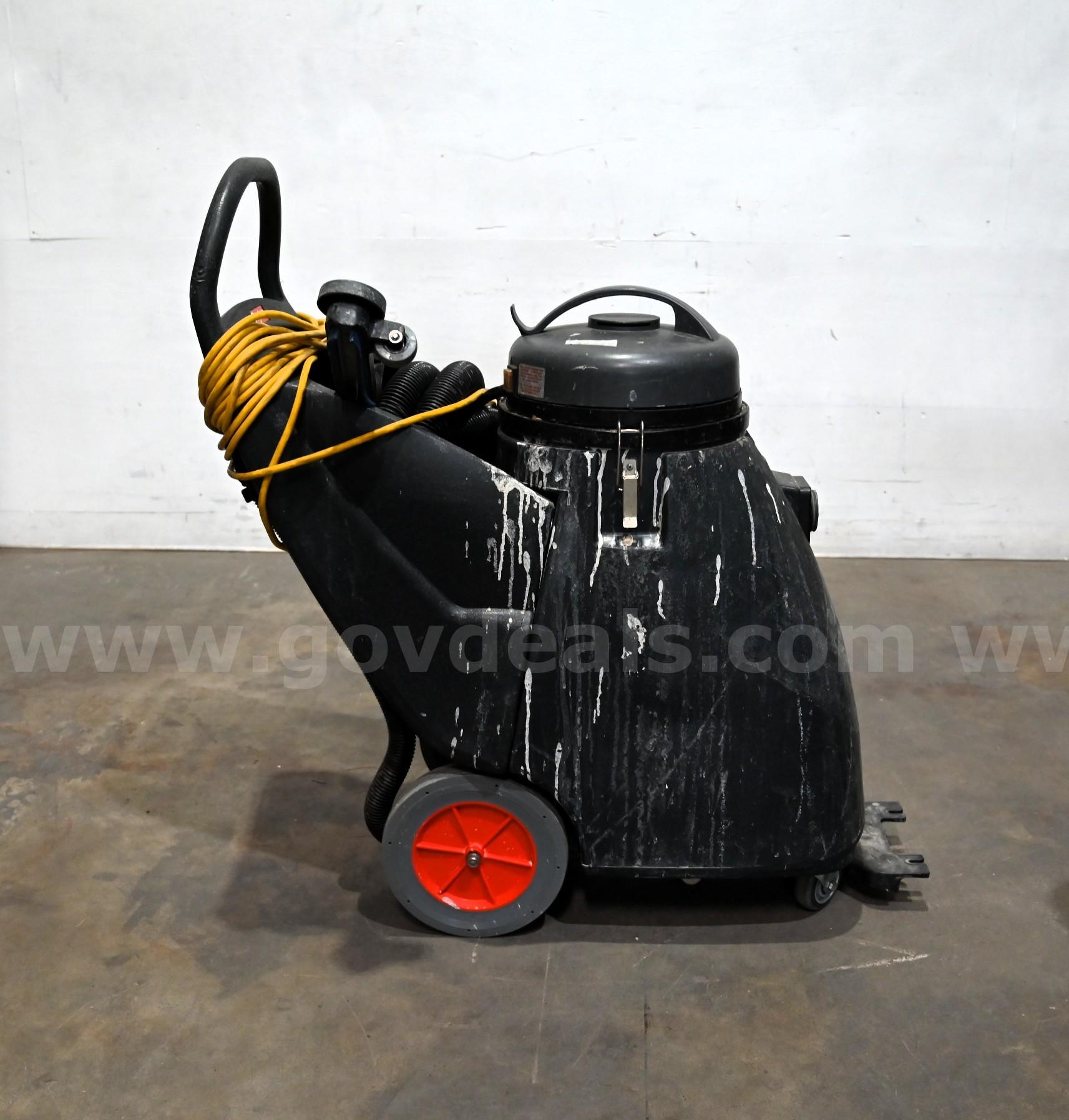Global Industrial Wet/Dry Squeegee Vacuum Global Industrial 261750 Government Surplus Auction - Photo #6