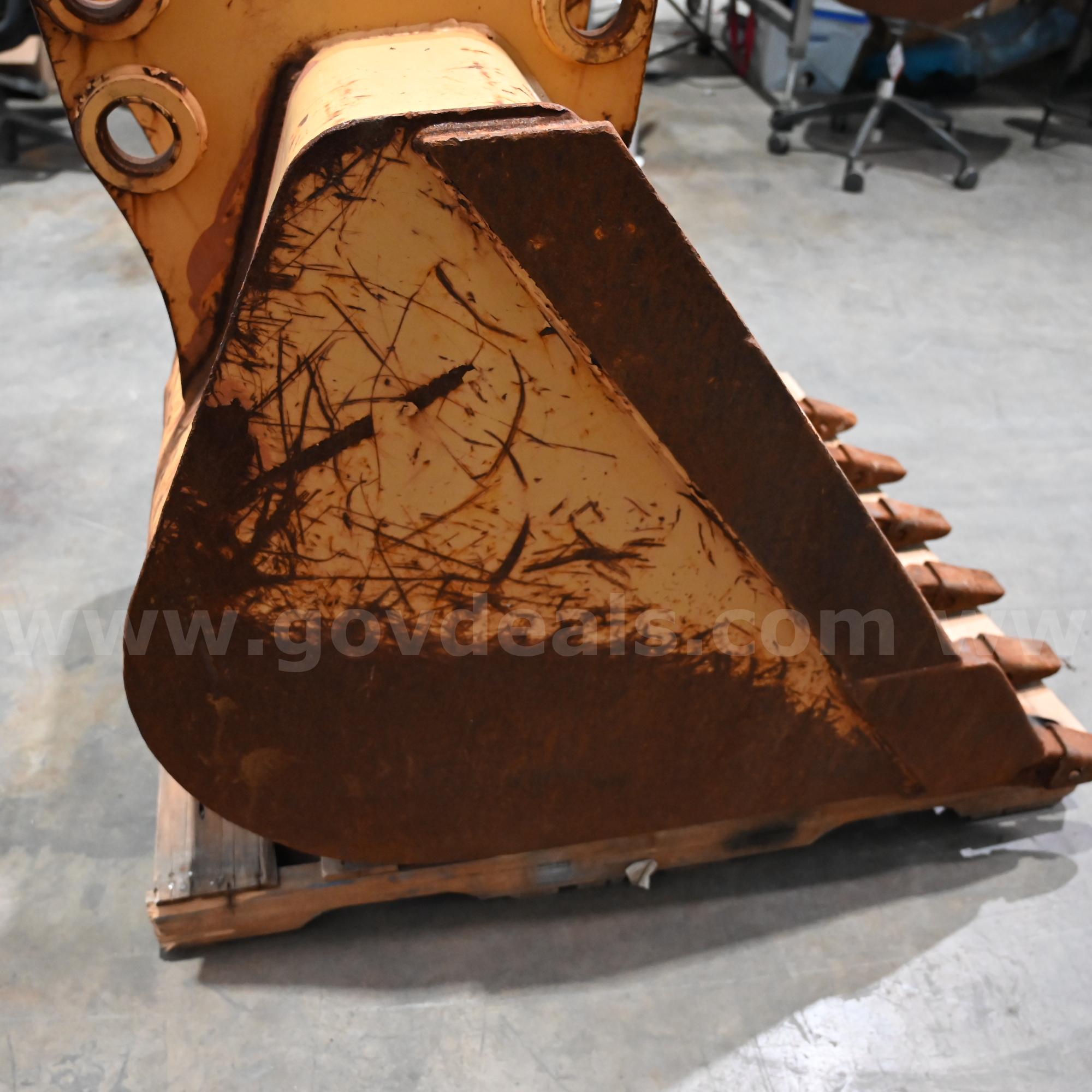 Caterpillar 446B Backhoe Loader Bucket Attachment Caterpillar (CAT) 446B Government Surplus Auction - Photo #3