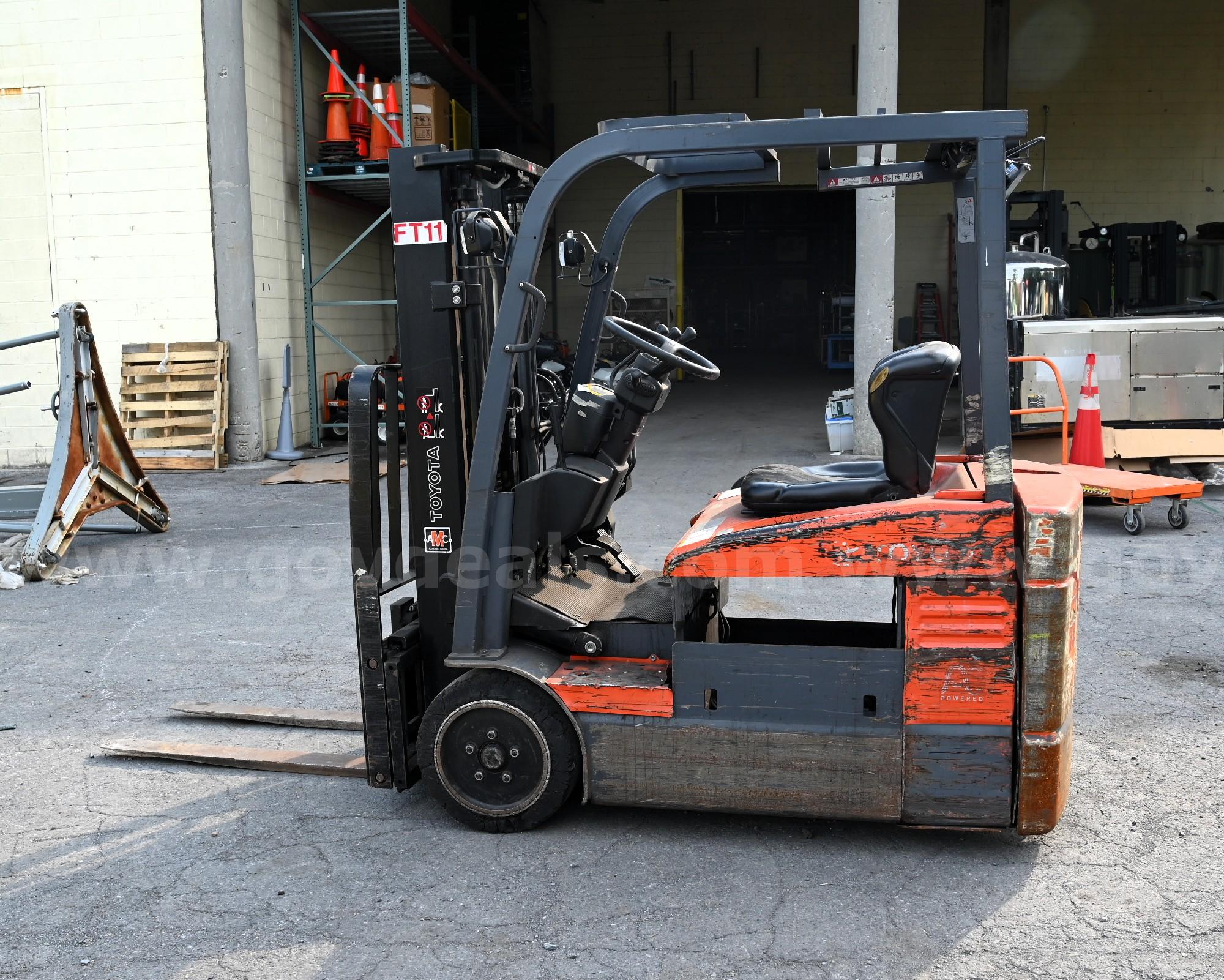 Toyota Electric Forklift Truck Toyota 7FBEU15 Government Surplus Auction - Photo #3
