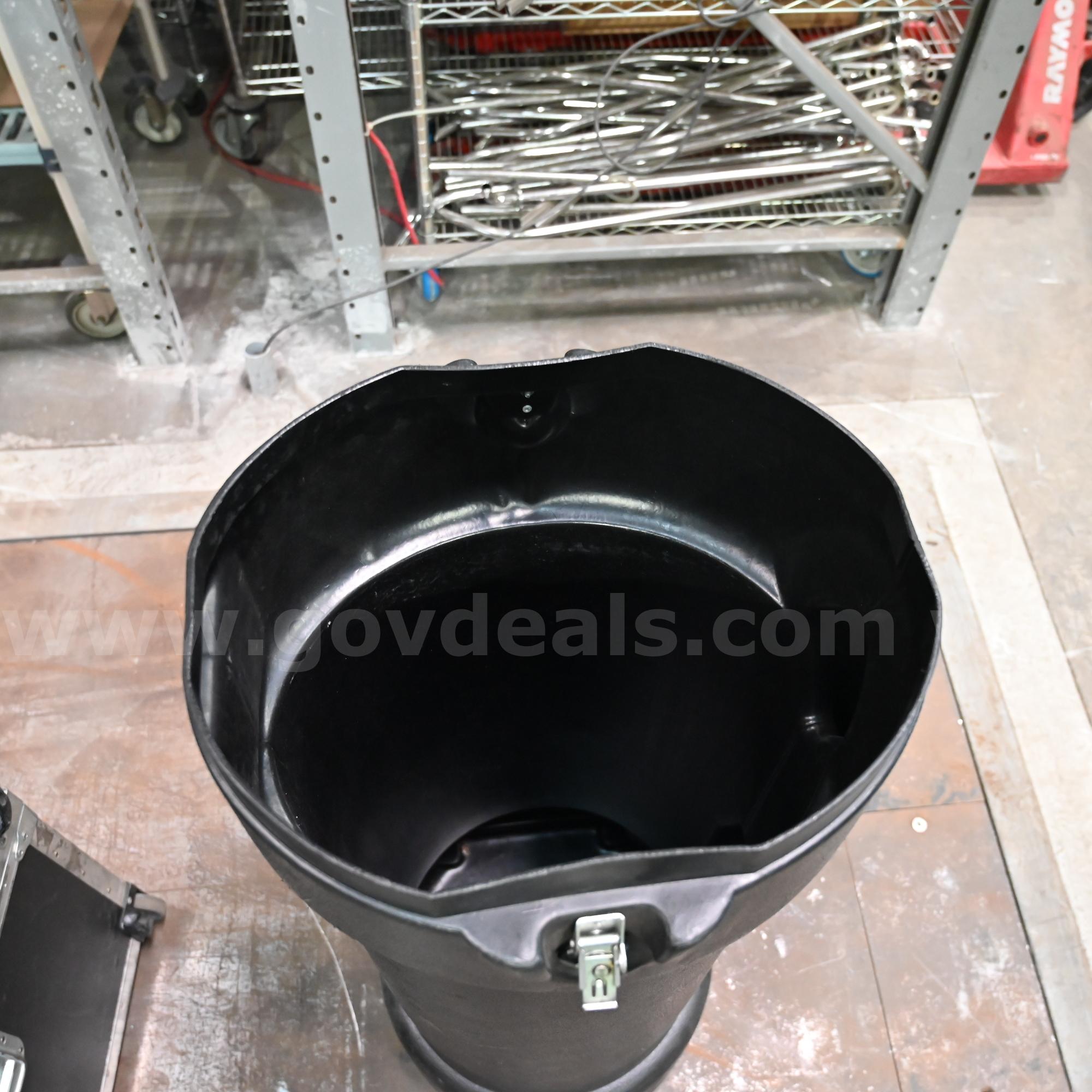 LOT OF (2) Shipping Containers   Government Surplus Auction - Photo #5