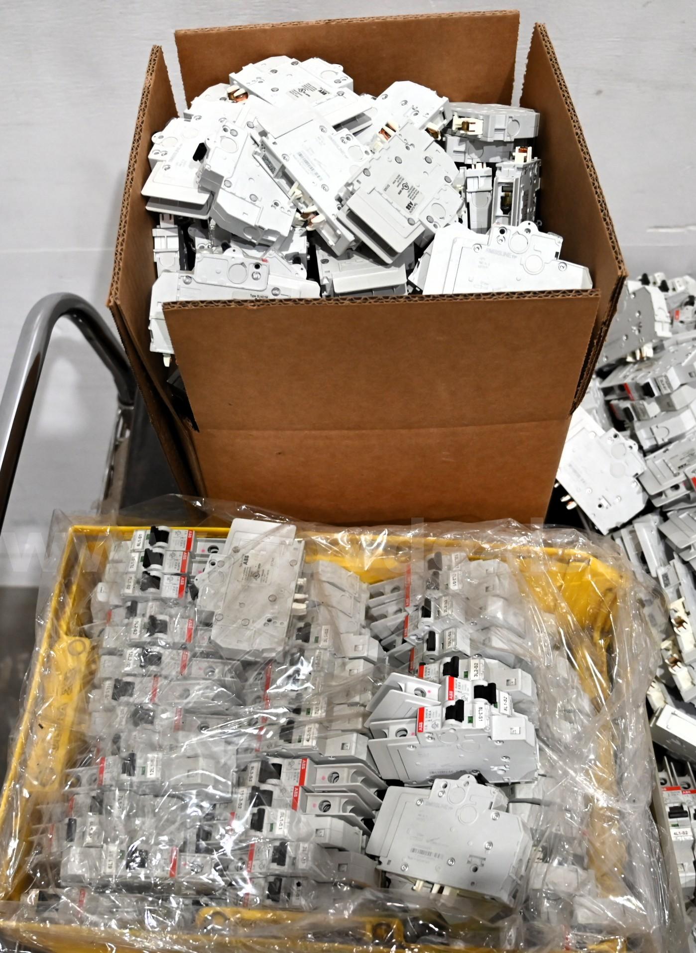 LOT OF ABB Miniature Circuit Breaker (MCB) ABB SU401M-K30A Government Surplus Auction - Photo #4