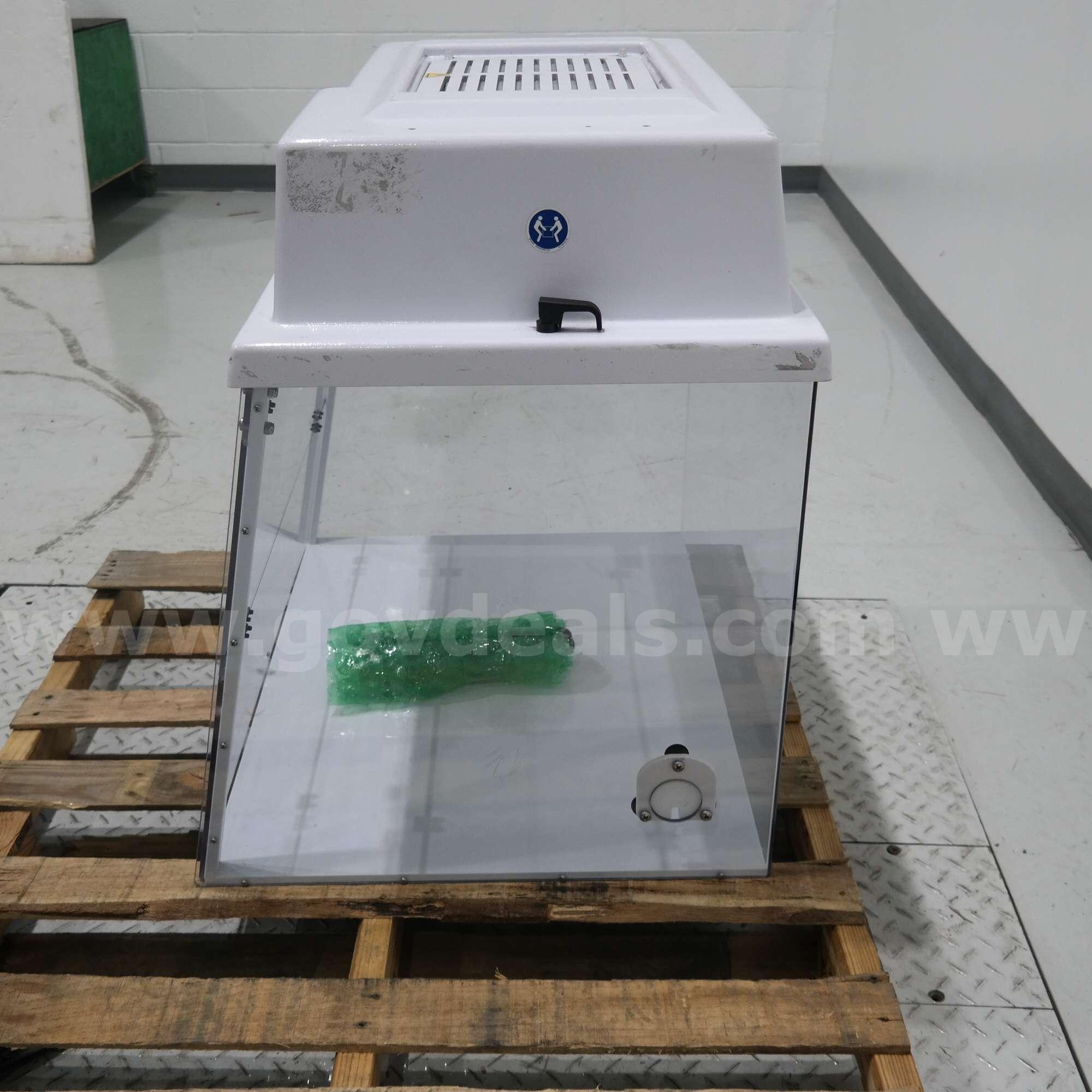 AirClean 600 PCR Workstation AC632LFUVC Laminar Flow Hood UV Light AirClean 600 Government Surplus Auction - Photo #4