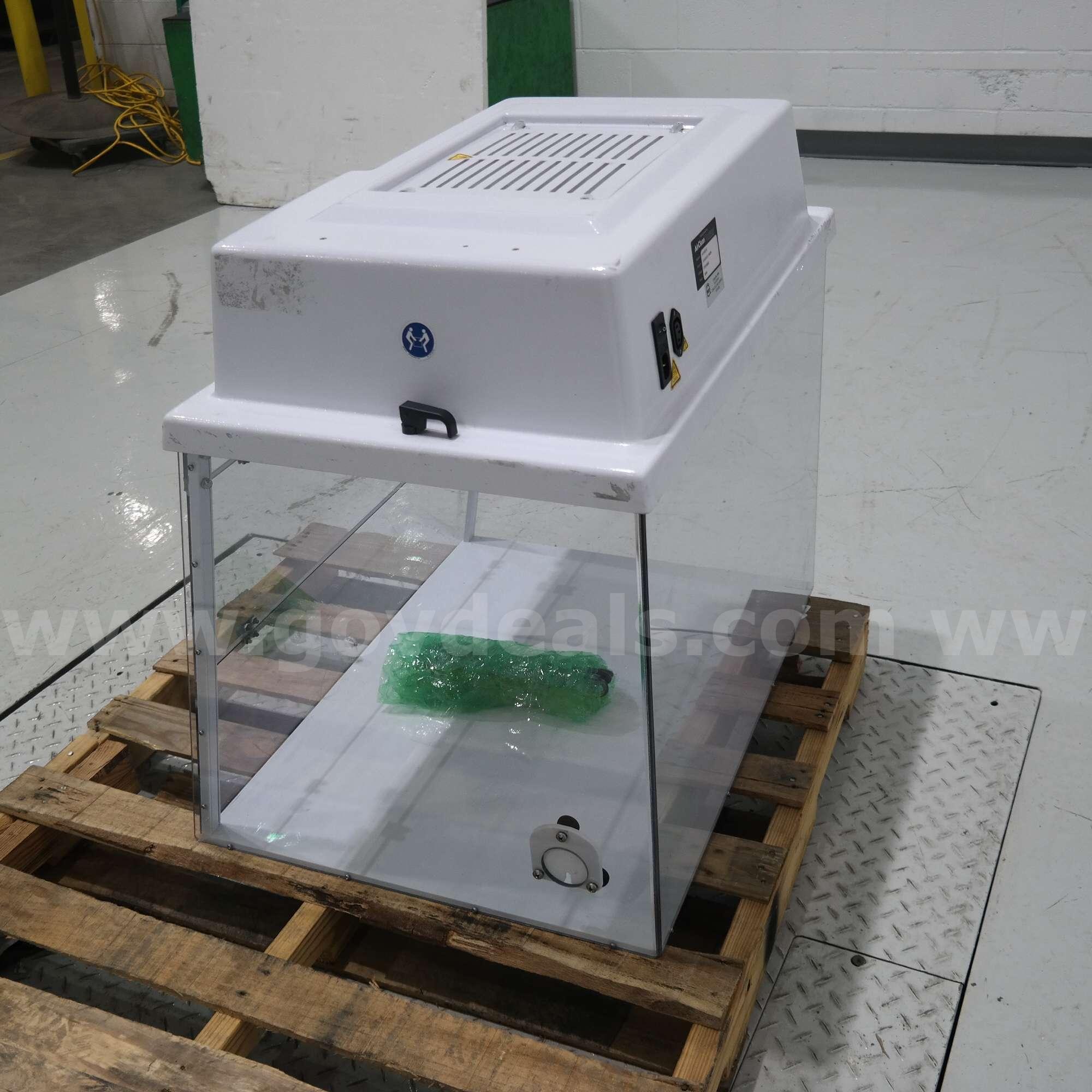 AirClean 600 PCR Workstation AC632LFUVC Laminar Flow Hood UV Light AirClean 600 Government Surplus Auction - Photo #5