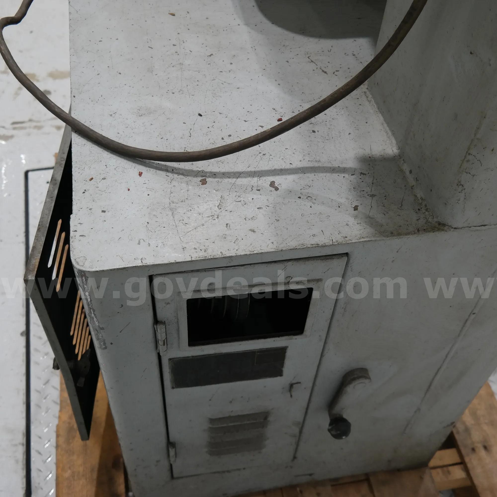 Grob Brothers 18" Vertical Band Saw (PARTS OR REPAIR) Grob Brothers NS18 Government Surplus Auction - Photo #3