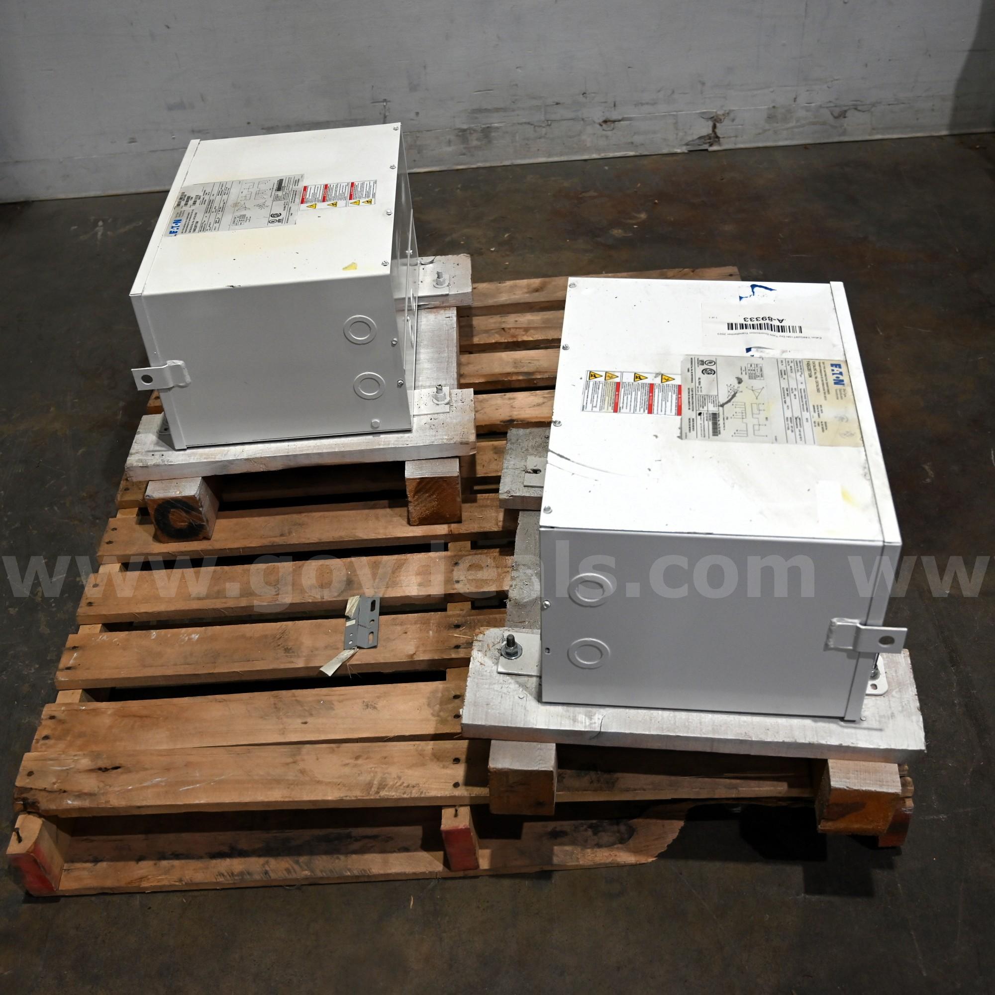 LOT OF (2) Eaton Dry Type Distribution Transformer 15kVA 480v pri 208y/120 2023 Eaton 480v Government Surplus Auction - Primary Photo