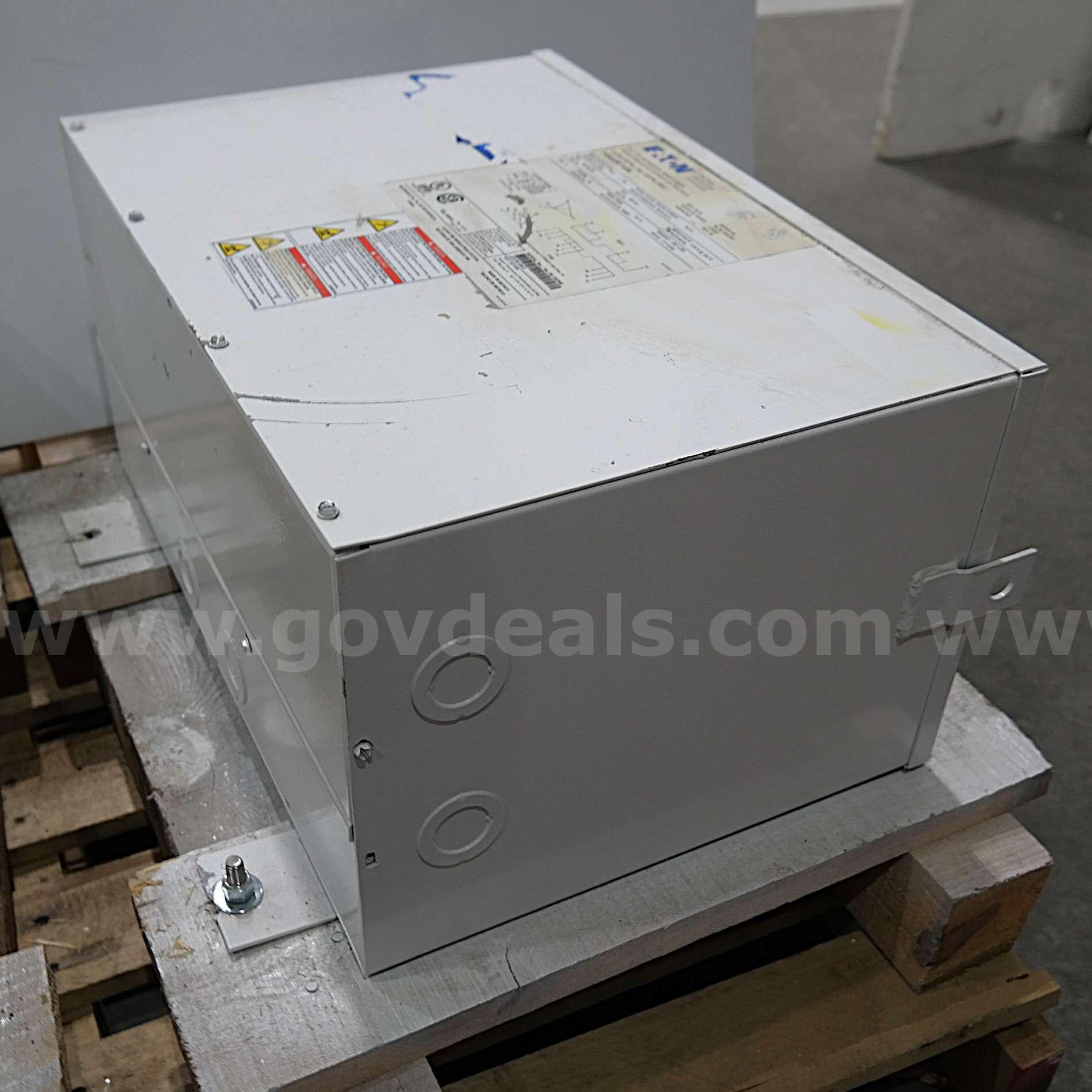 LOT OF (2) Eaton Dry Type Distribution Transformer 15kVA 480v pri 208y/120 2023 Eaton 480v Government Surplus Auction - Photo #3
