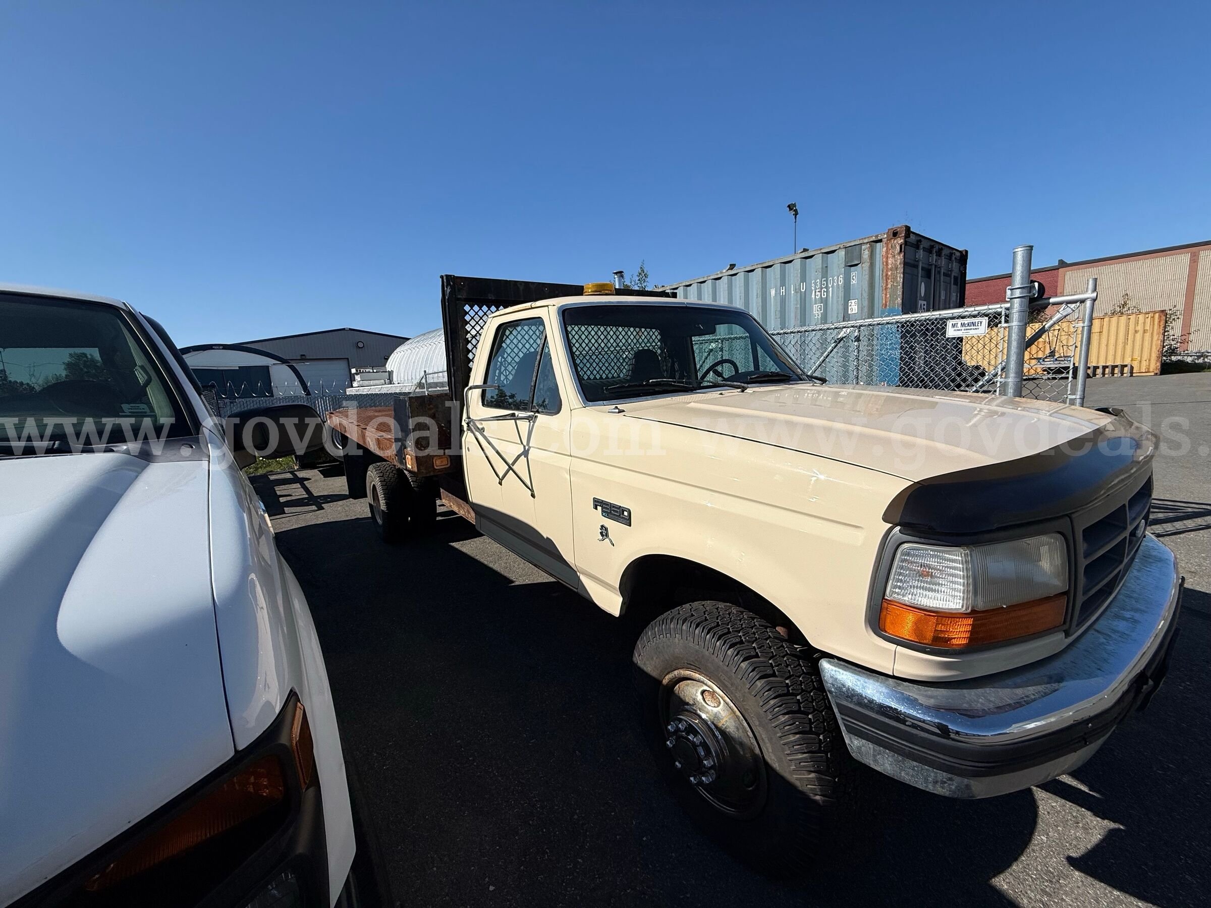 1997 Ford F-350 Flatbed Ford F-350 Government Surplus Auction - Photo #2