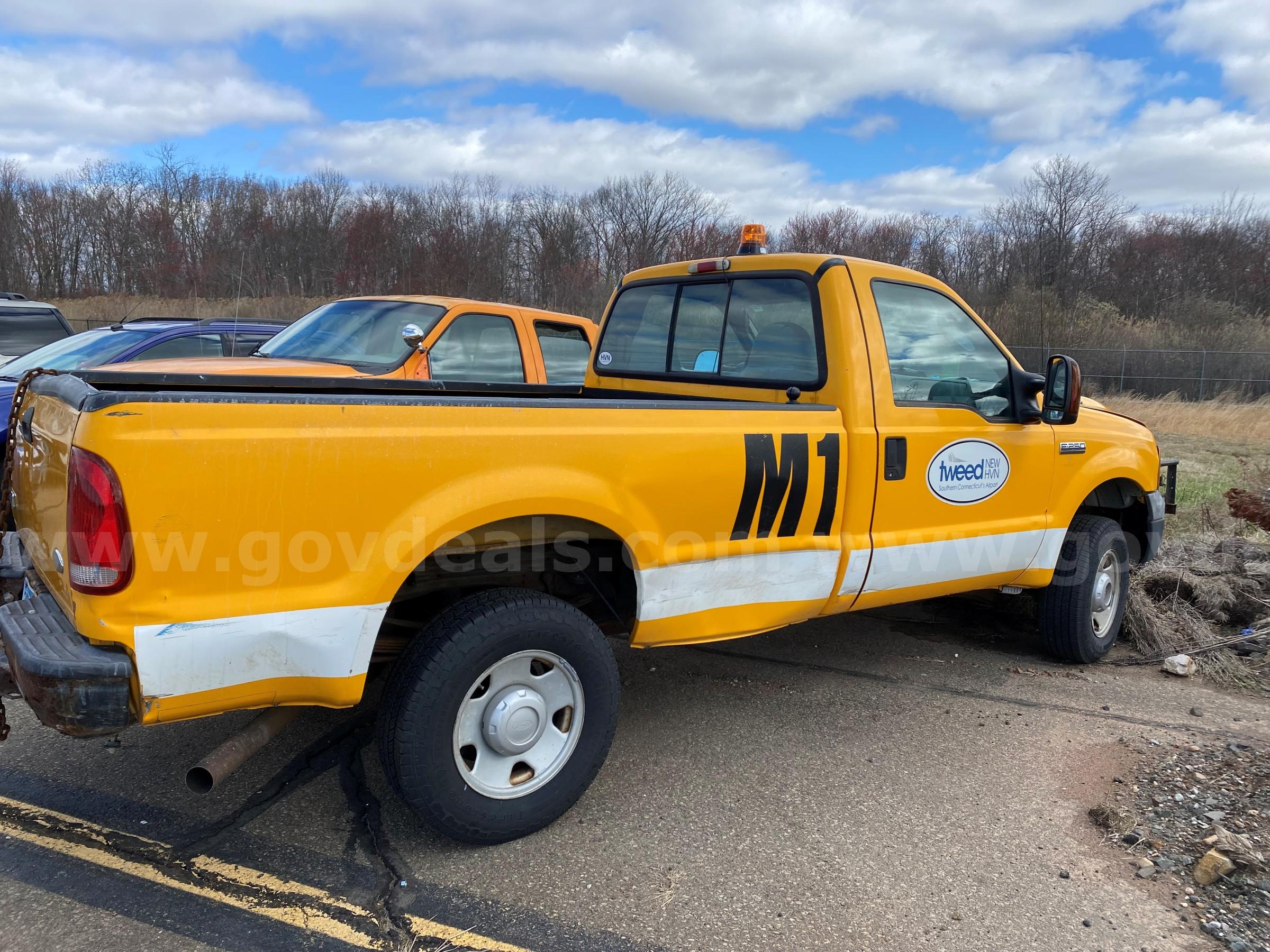 2006 Ford F-250 SD XL 4WD Ford F-250 Government Surplus Auction - Photo #3
