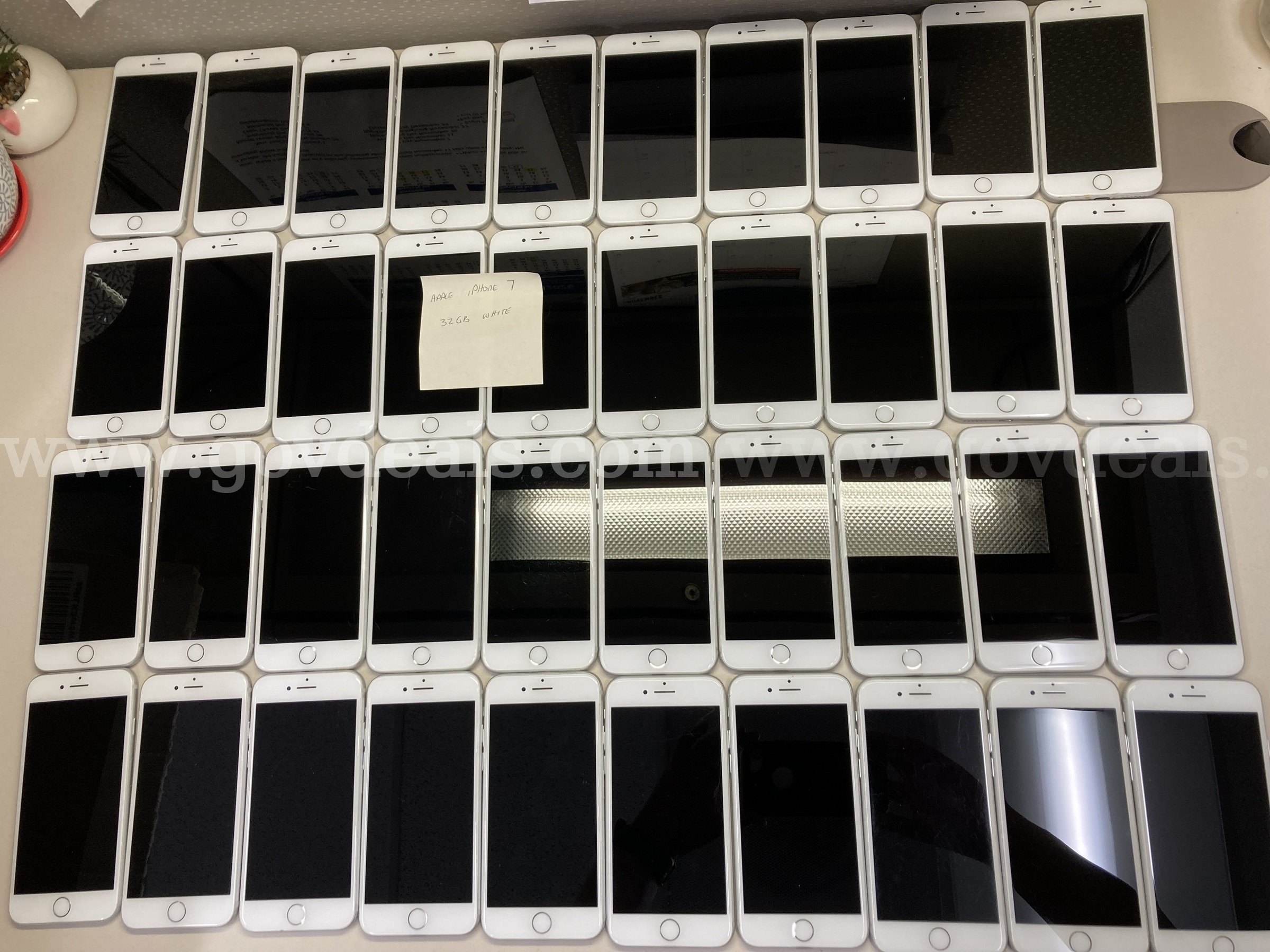 Lot of iPhones (58) Apple iPhones Government Surplus Auction - Photo #4