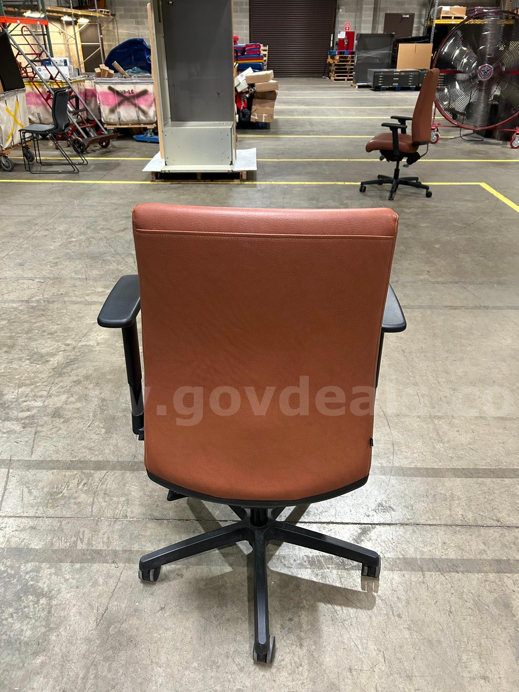 Computer Chair, Brown (worn spots on seat)   Government Surplus Auction - Photo #3