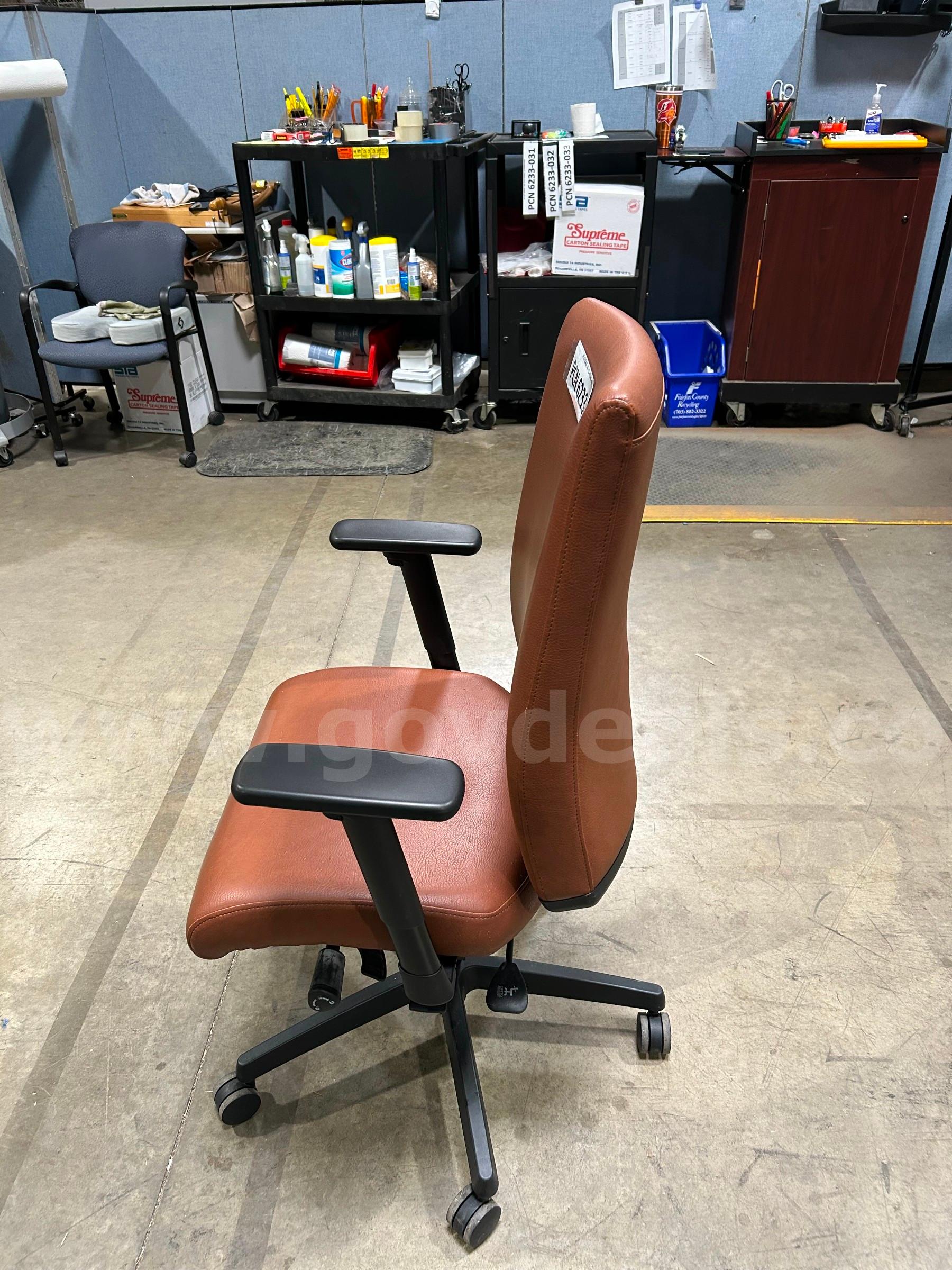 Computer Chair, Brown (worn spots on seat)   Government Surplus Auction - Photo #2