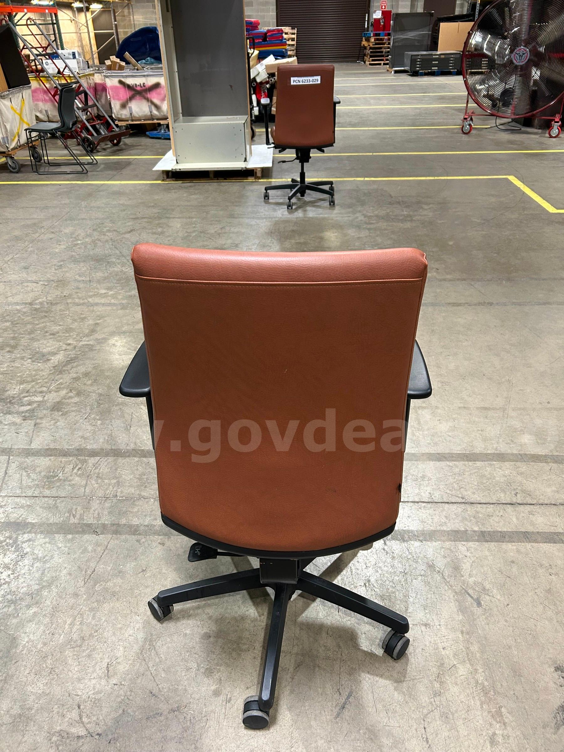 Computer Chair, Brown (worn spots on seat)   Government Surplus Auction - Photo #3