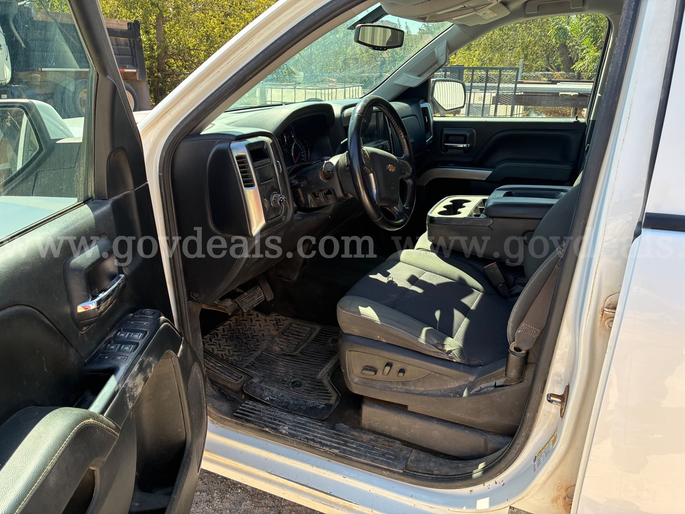 2015 Chevrolet Silverado 1500 LT Crew Cab 2WD Chevrolet Silverado Government Surplus Auction - Photo #3