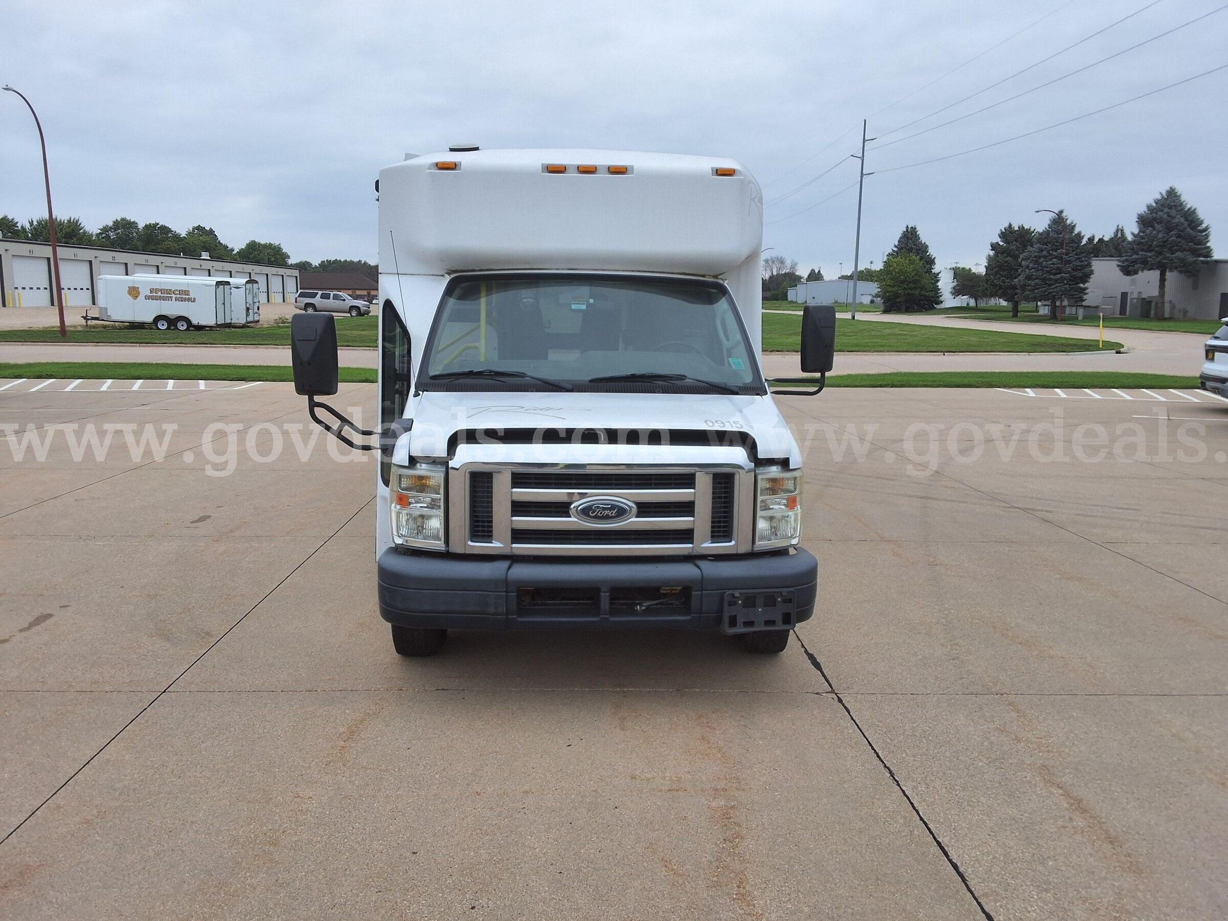 2010 Ford E-450 w/Braun Wheelchair Lift Ford 450 Government Surplus Auction - Primary Photo