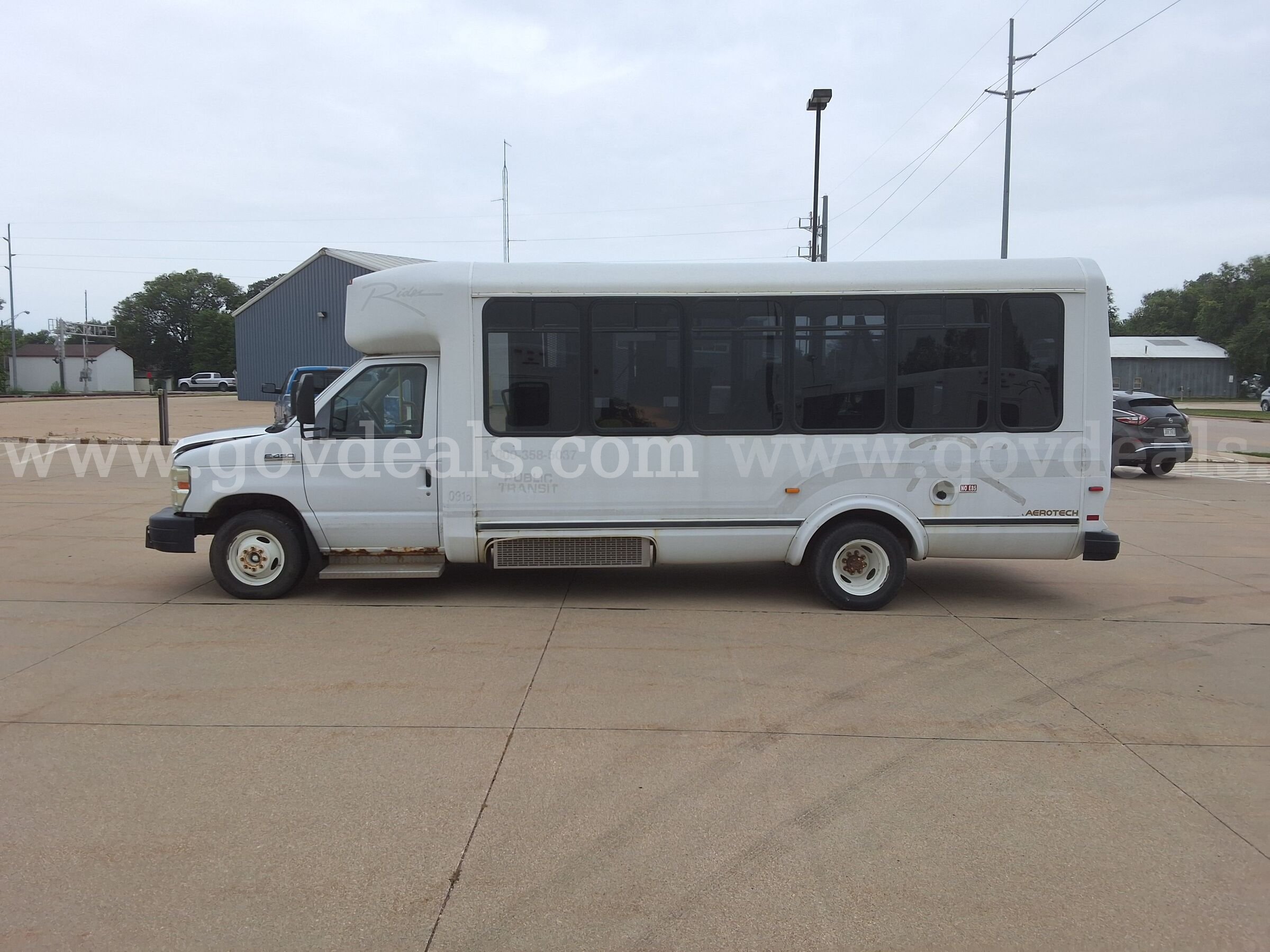 2010 Ford E-450 w/Braun Wheelchair Lift Ford 450 Government Surplus Auction - Photo #2