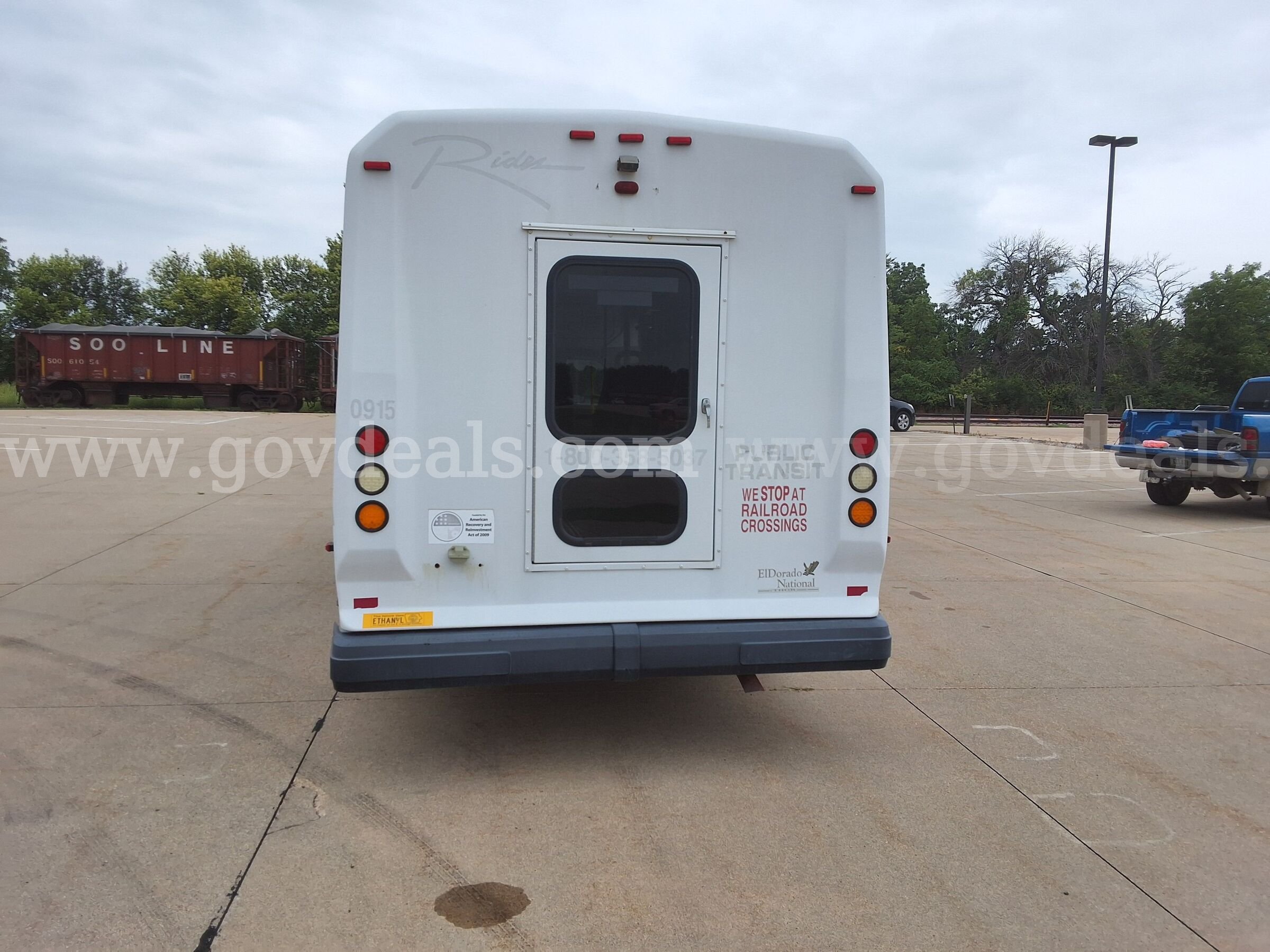 2010 Ford E-450 w/Braun Wheelchair Lift Ford 450 Government Surplus Auction - Photo #3