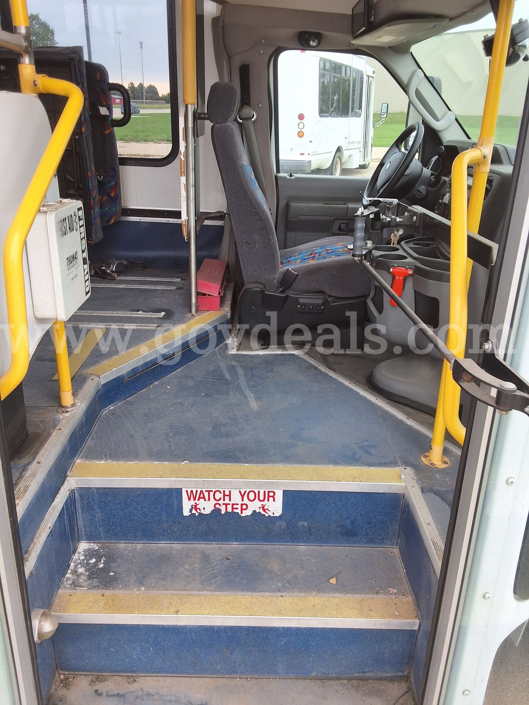 2010 Ford E-450 w/Braun Wheelchair Lift Ford 450 Government Surplus Auction - Photo #6