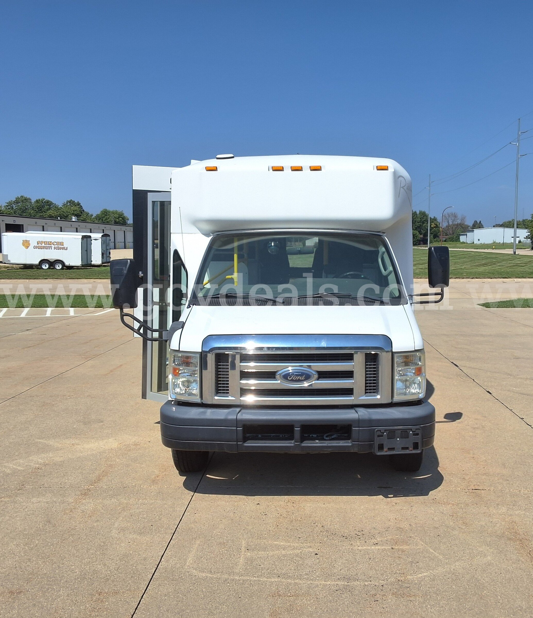 2010 Ford E-450 w/Braun Wheelchair Lift Ford 450 Government Surplus Auction - Primary Photo