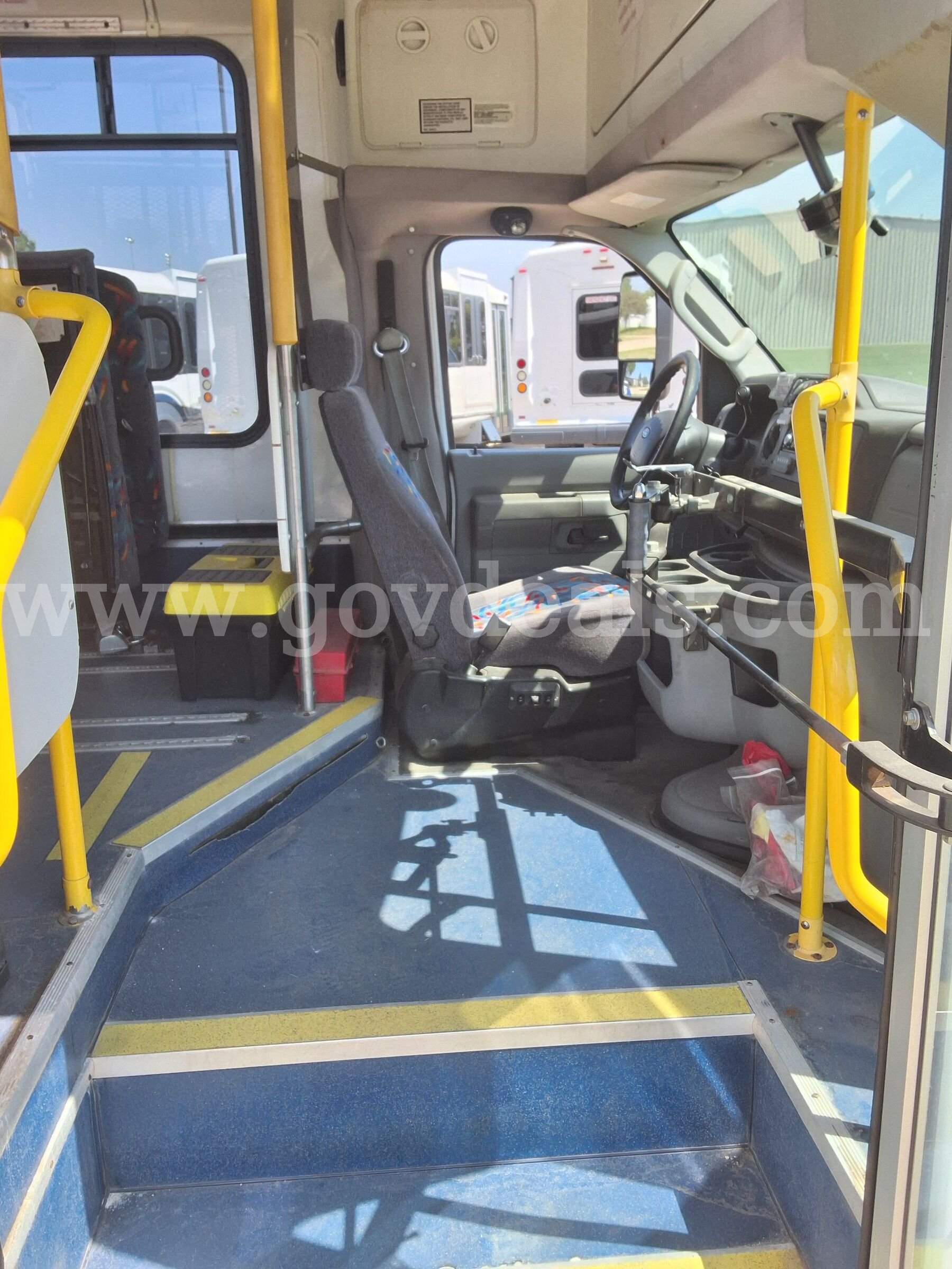 2010 Ford E-450 w/Braun Wheelchair Lift Ford 450 Government Surplus Auction - Photo #5