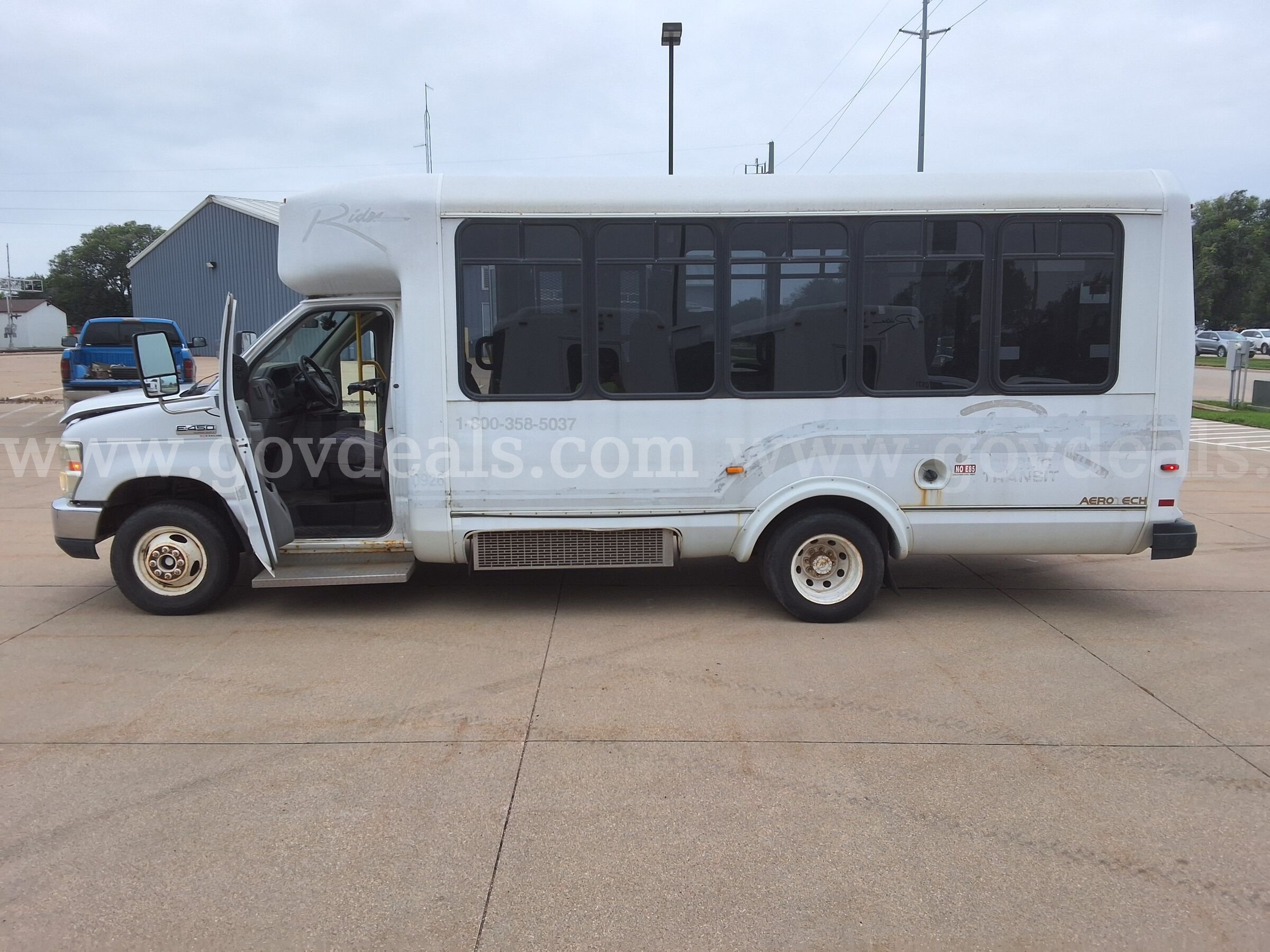 2010 Ford E-450 w/Braun Wheelchair Lift Ford 450 Government Surplus Auction - Photo #2