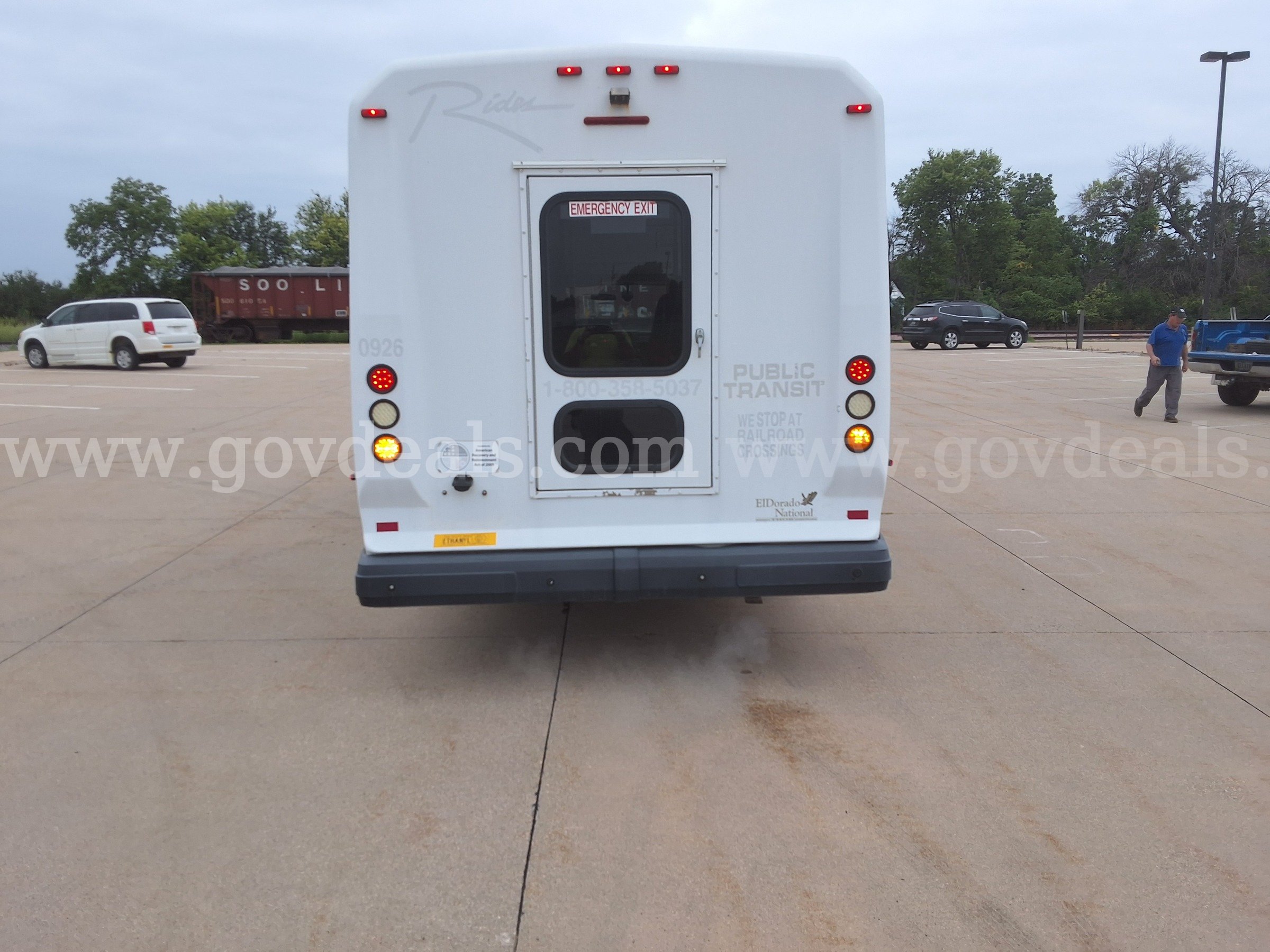 2010 Ford E-450 w/Braun Wheelchair Lift Ford 450 Government Surplus Auction - Photo #3