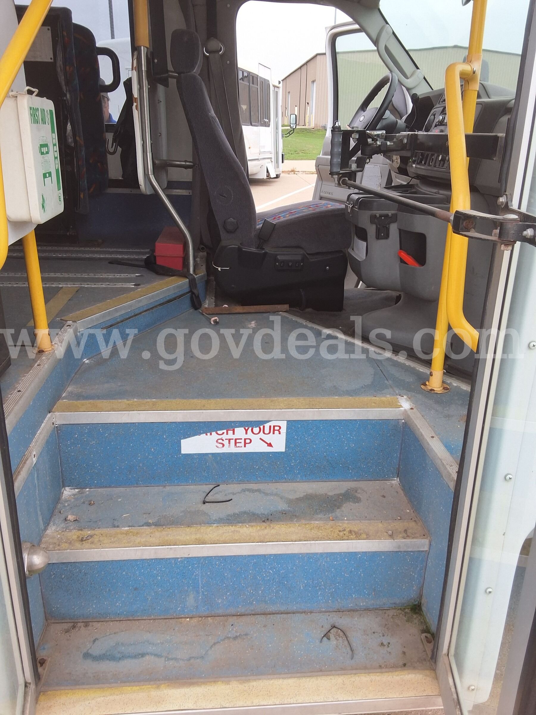 2010 Ford E-450 w/Braun Wheelchair Lift Ford 450 Government Surplus Auction - Photo #6