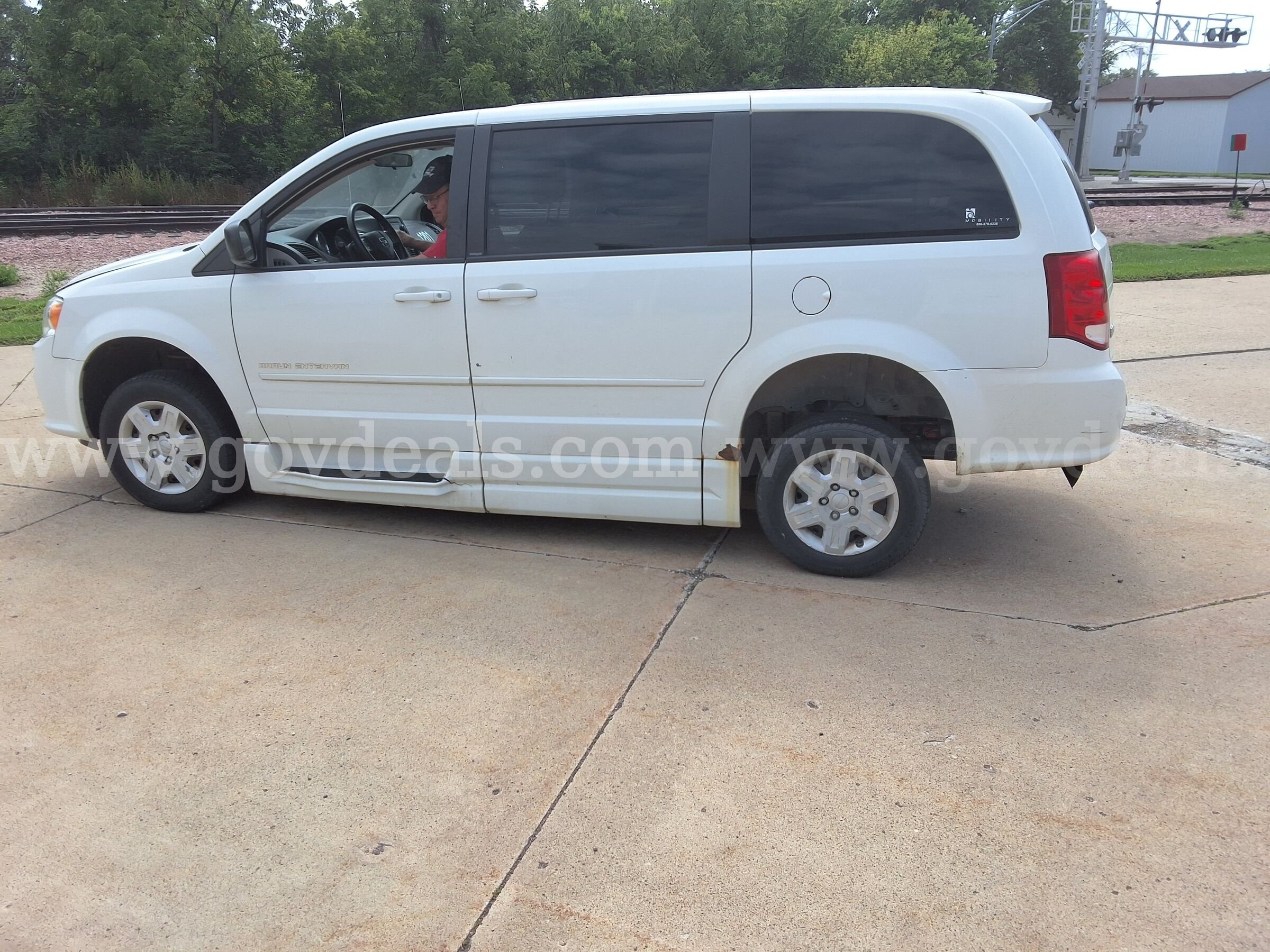2012 Dodge Grand Caravan SE - used for Paratransit/Lift has been removed Dodge Grand Caravan Government Surplus Auction - Photo #2