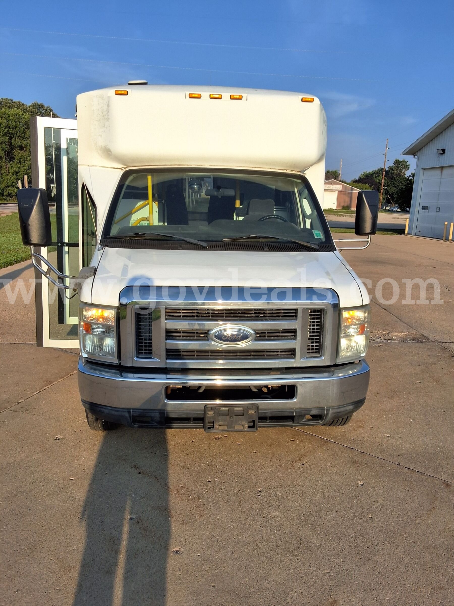 2010 Ford E-450 w/Braun Wheelchair Lift