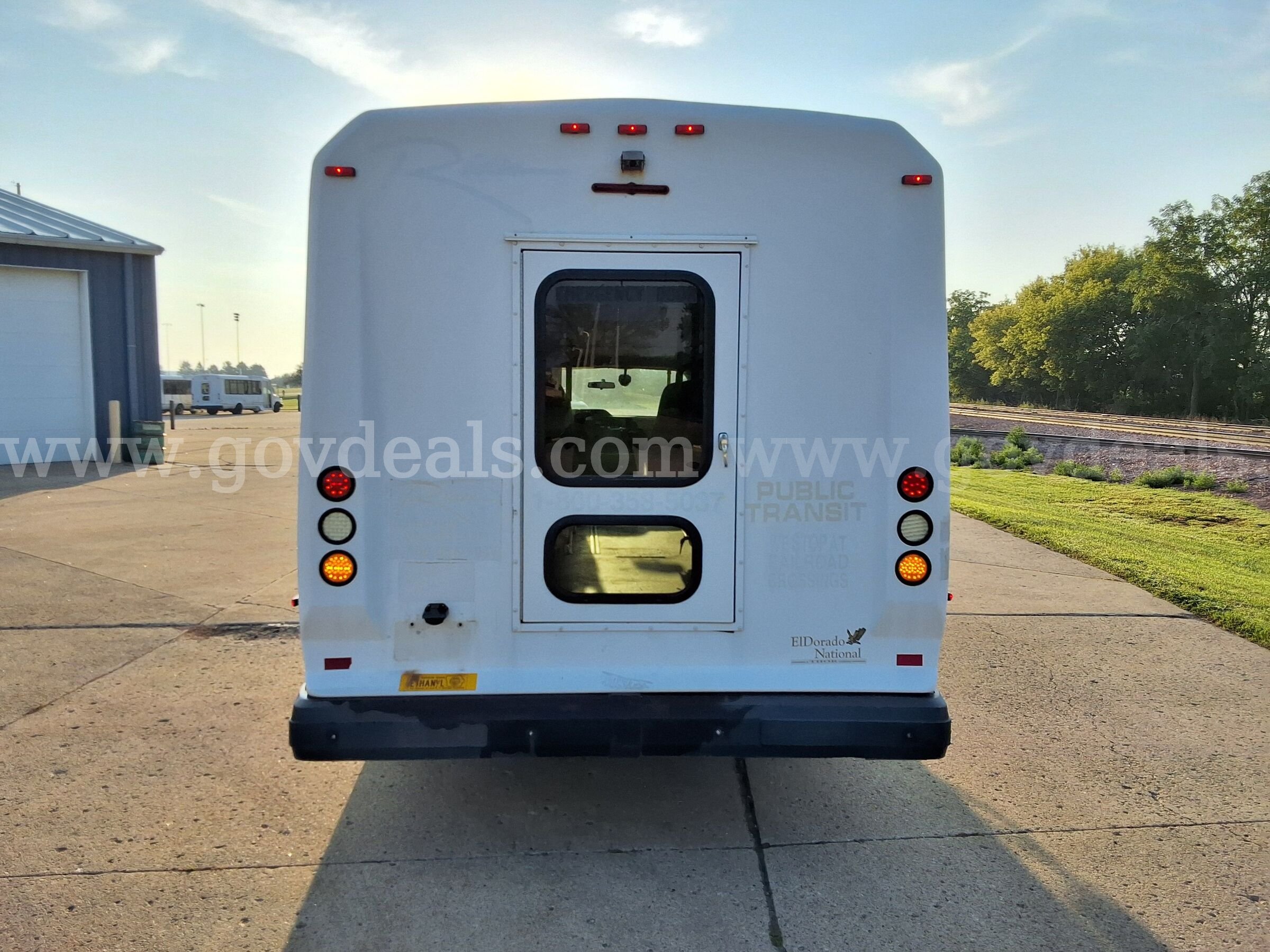 2010 Ford E-450 w/Braun Wheelchair Lift Ford 450 Government Surplus Auction - Photo #3