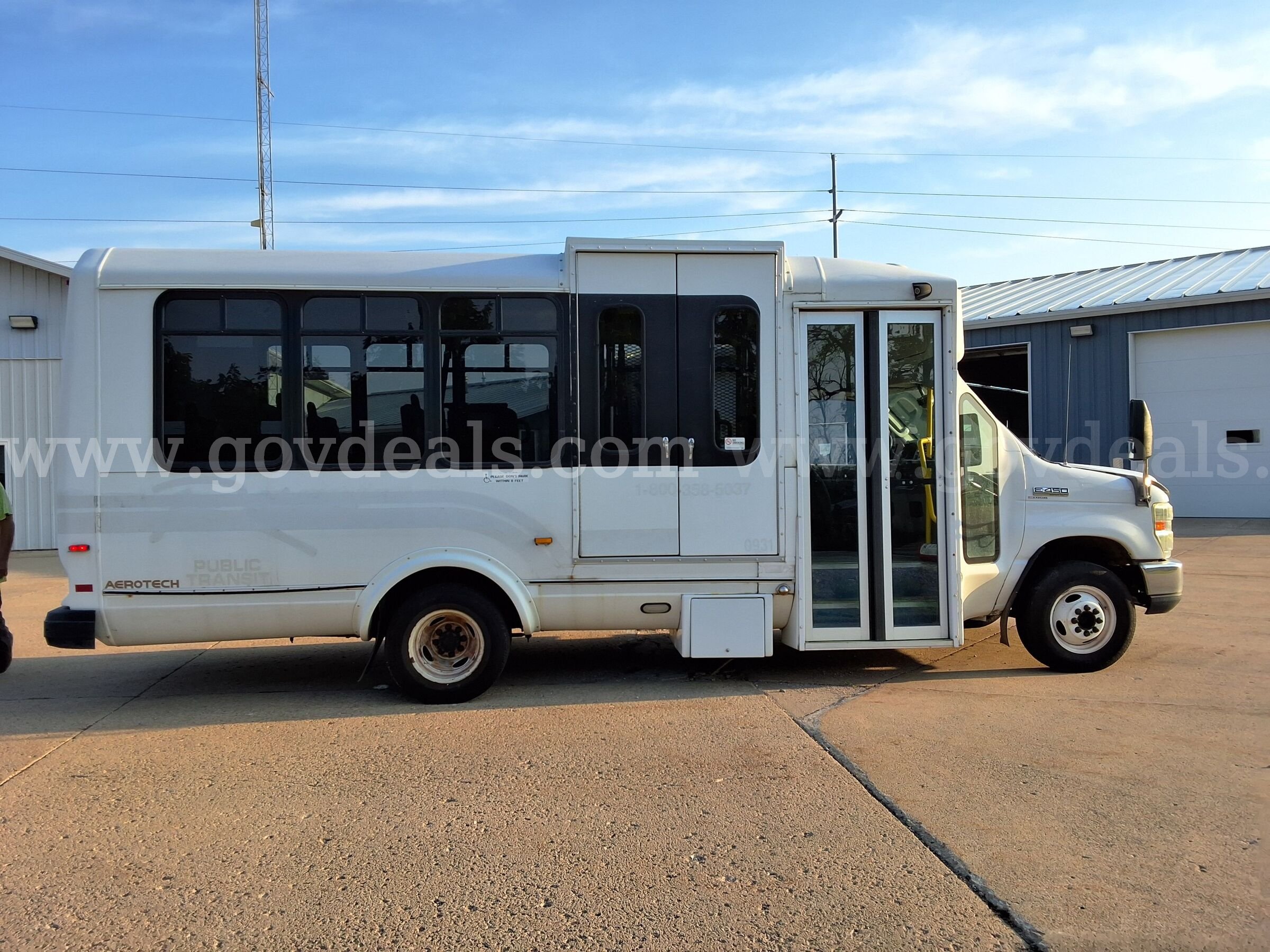 2010 Ford E-450 w/Braun Wheelchair Lift Ford 450 Government Surplus Auction - Photo #4