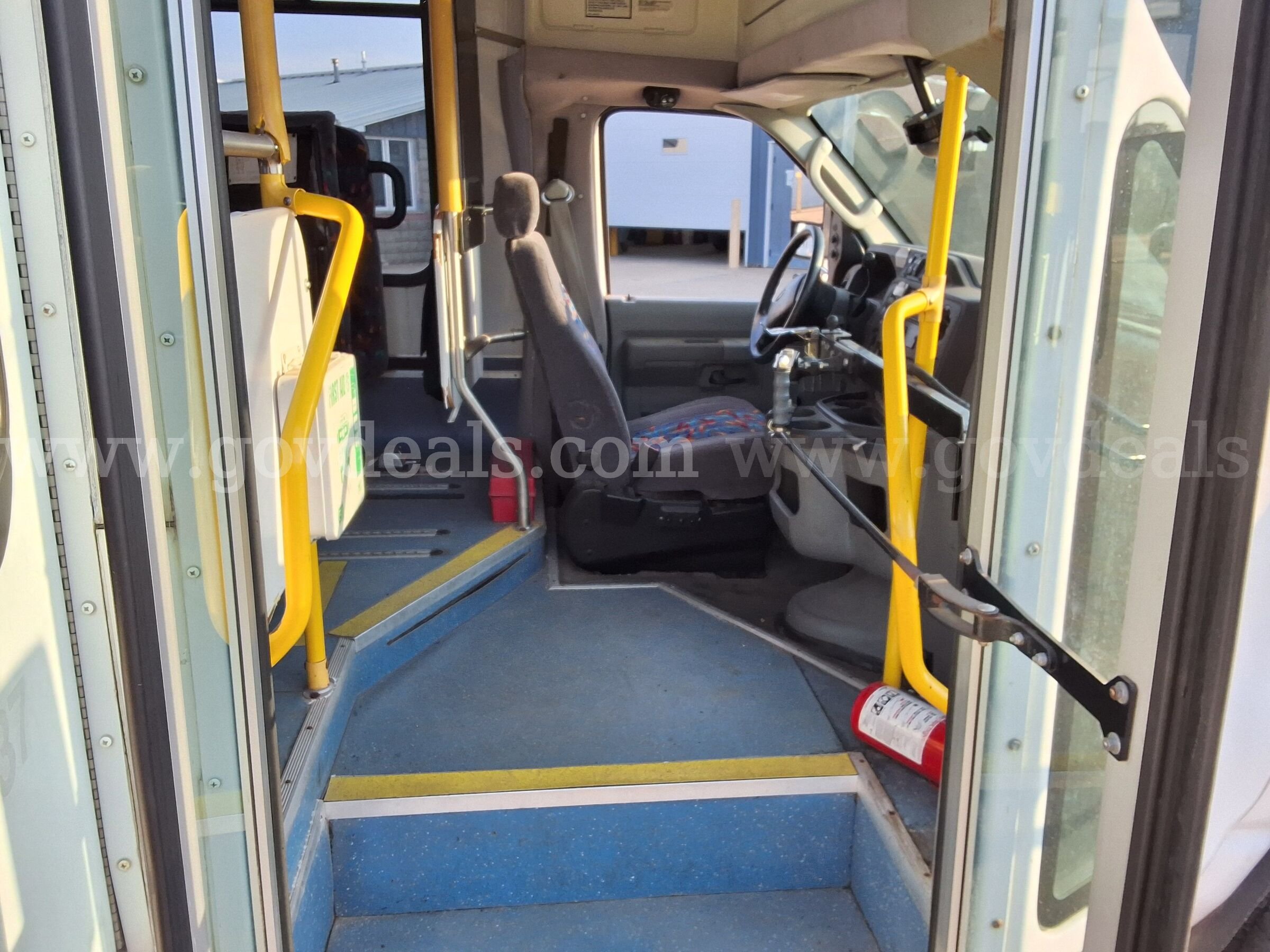 2010 Ford E-450 w/Braun Wheelchair Lift Ford 450 Government Surplus Auction - Photo #6