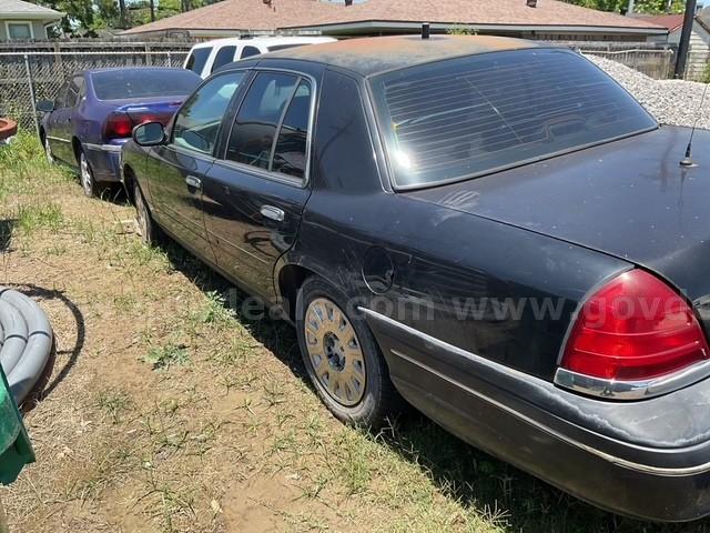 2004 Ford Crown Victoria Ford Crown Victoria Government Surplus Auction - Photo #2